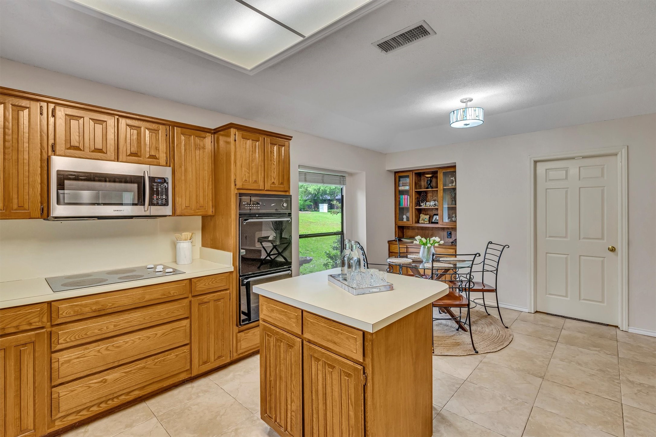6824 Greenacres Drive