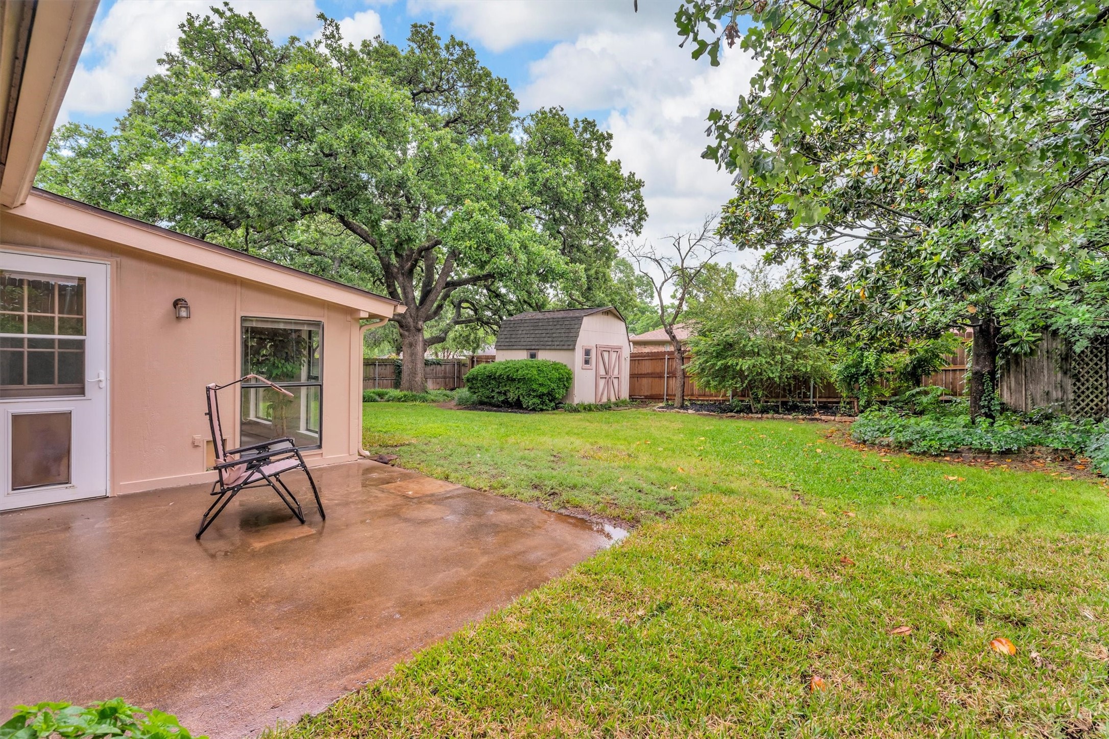 6824 Greenacres Drive