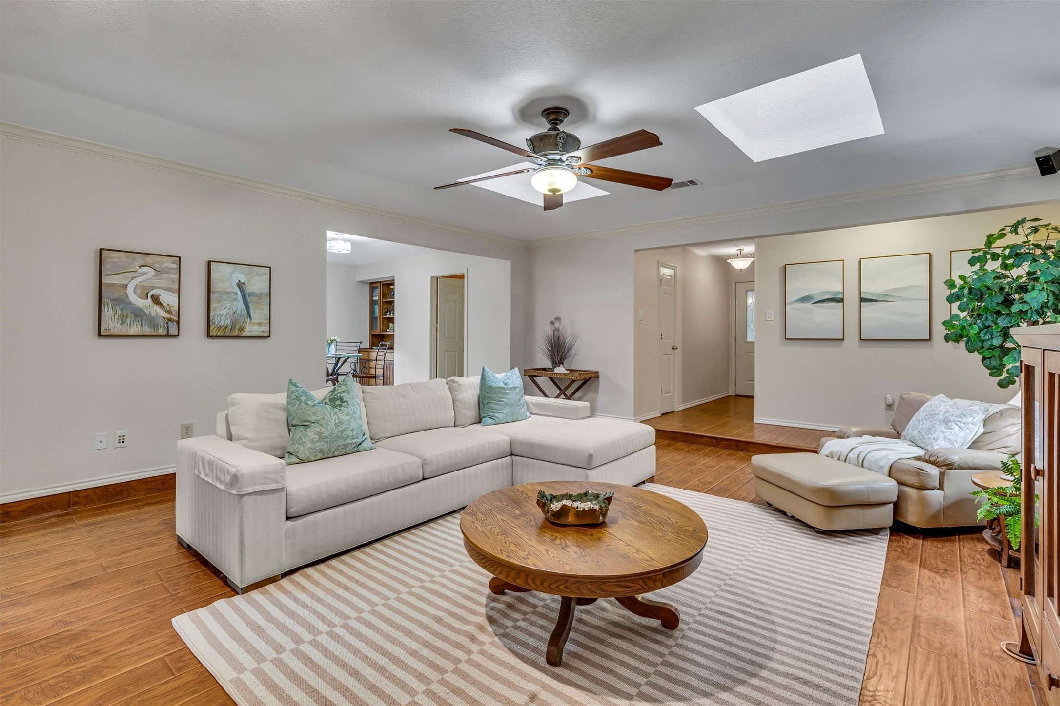 6824 Greenacres Drive