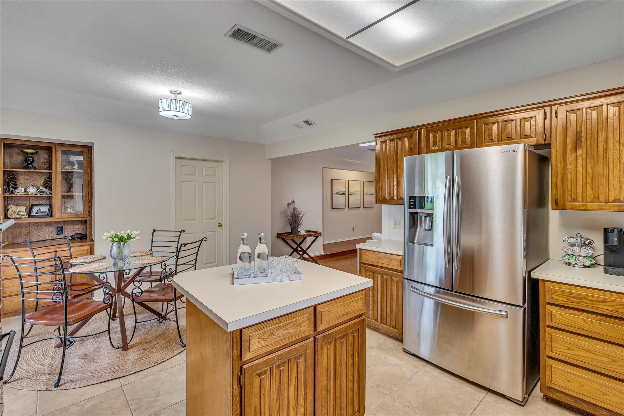 6824 Greenacres Drive