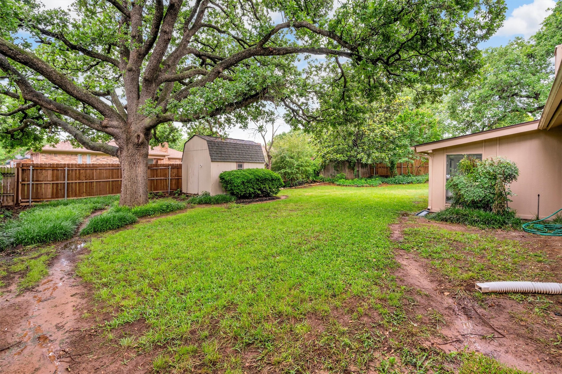 6824 Greenacres Drive