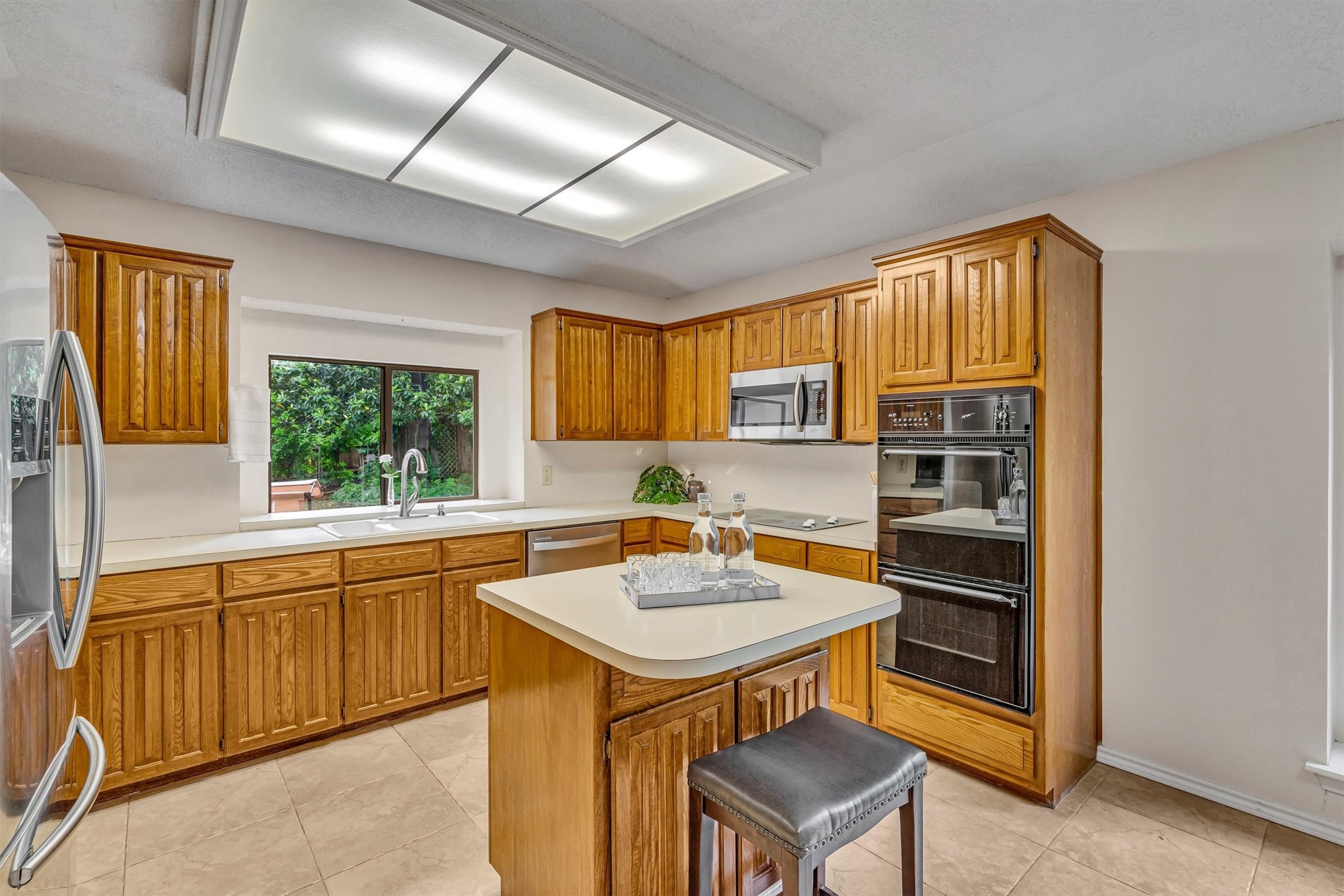 6824 Greenacres Drive