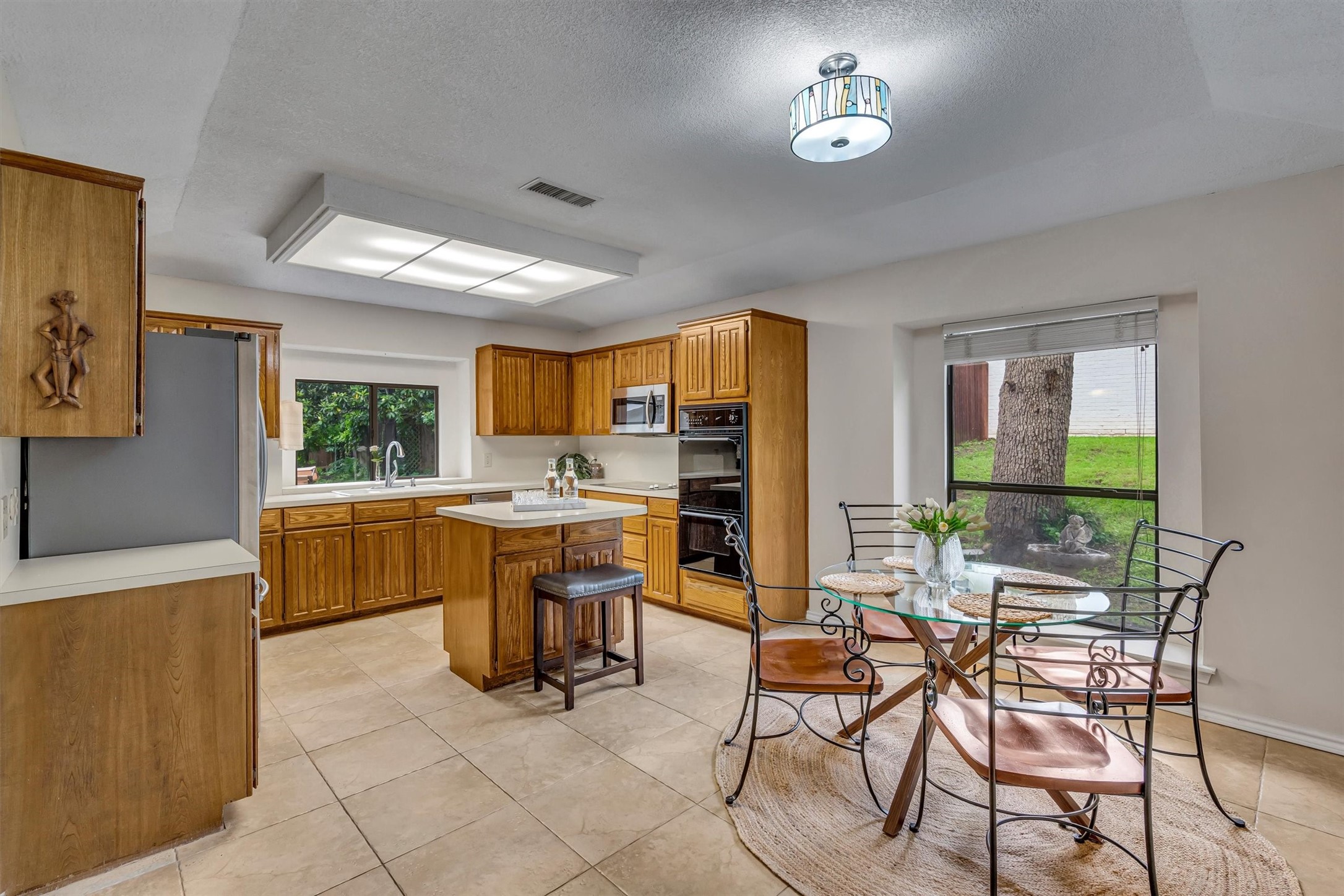 6824 Greenacres Drive