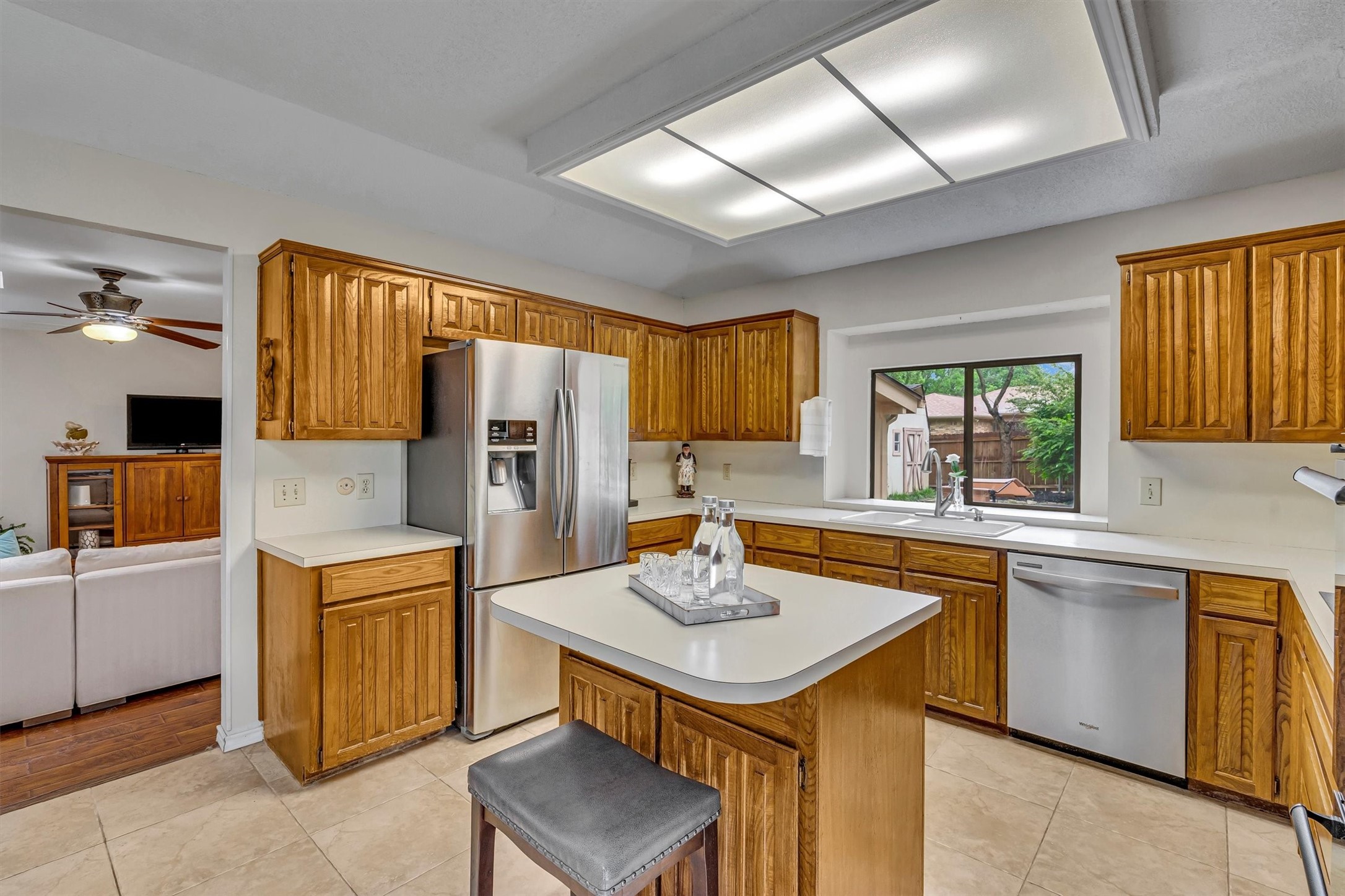 6824 Greenacres Drive