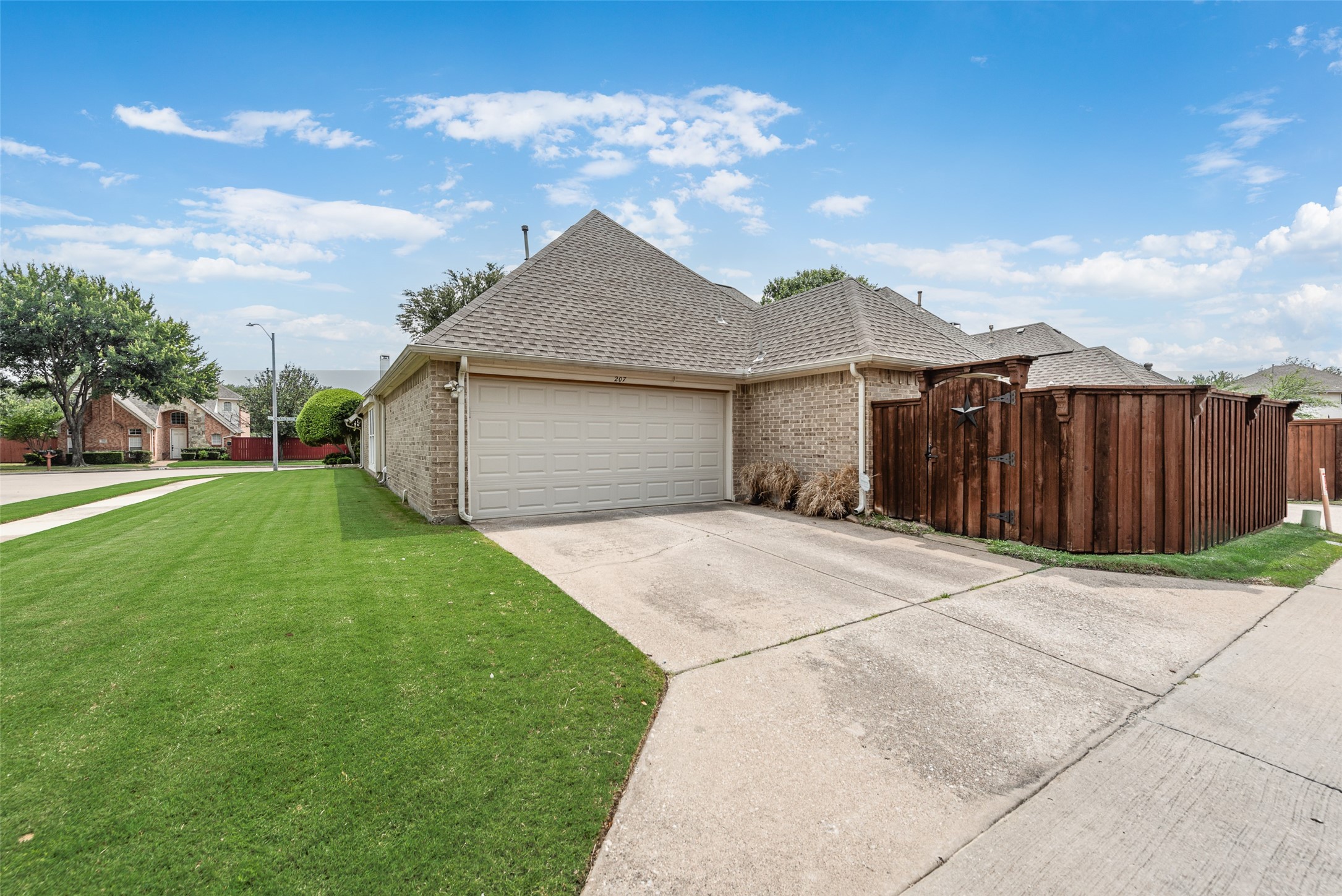 207 Heatherwood Drive