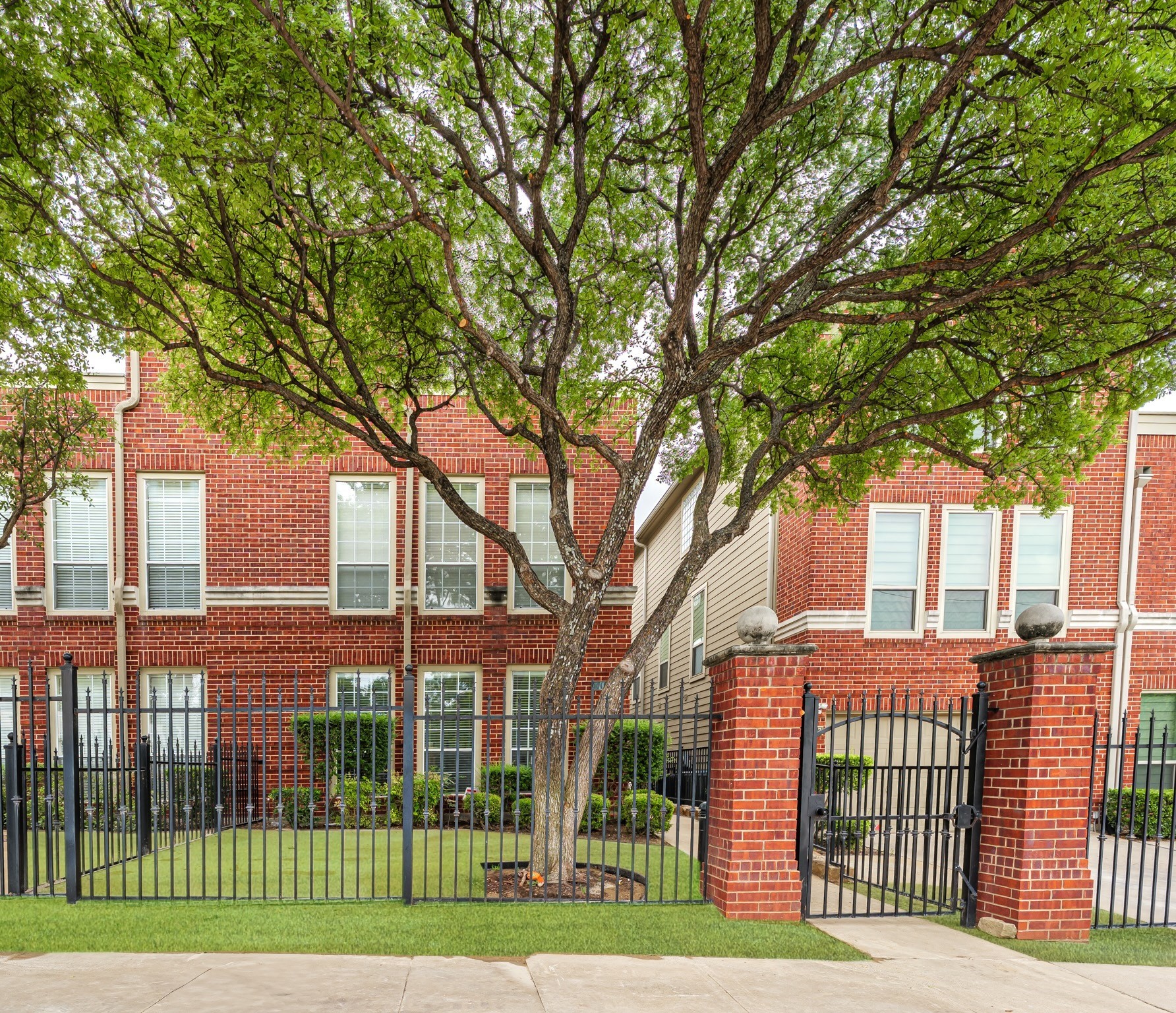 1015 W Bluff Street