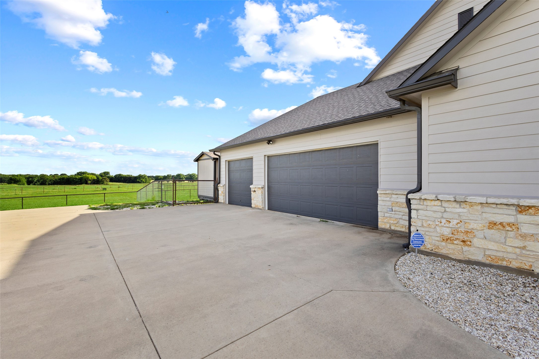 10040 Horseshoe Nail Road
