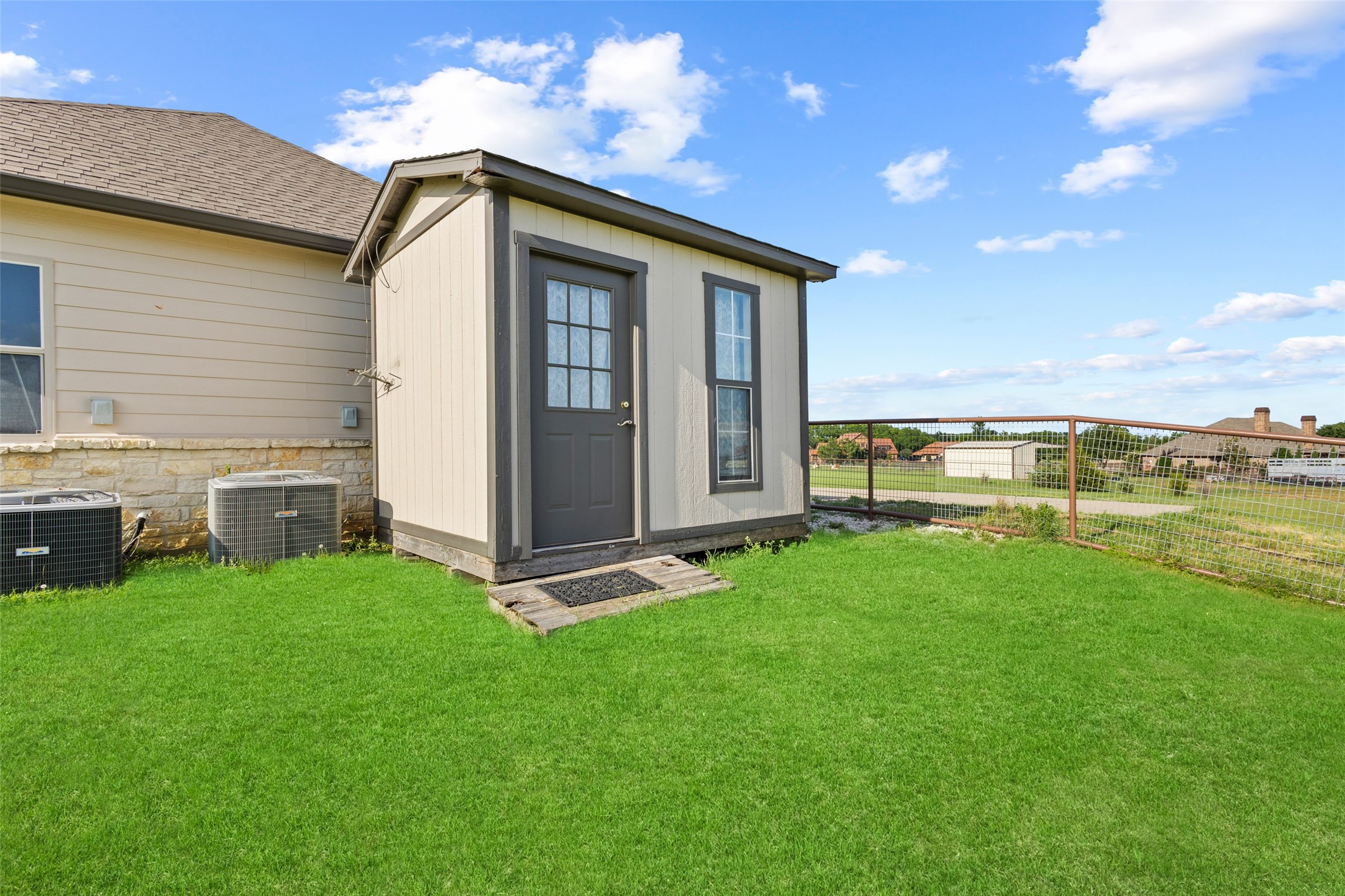 10040 Horseshoe Nail Road