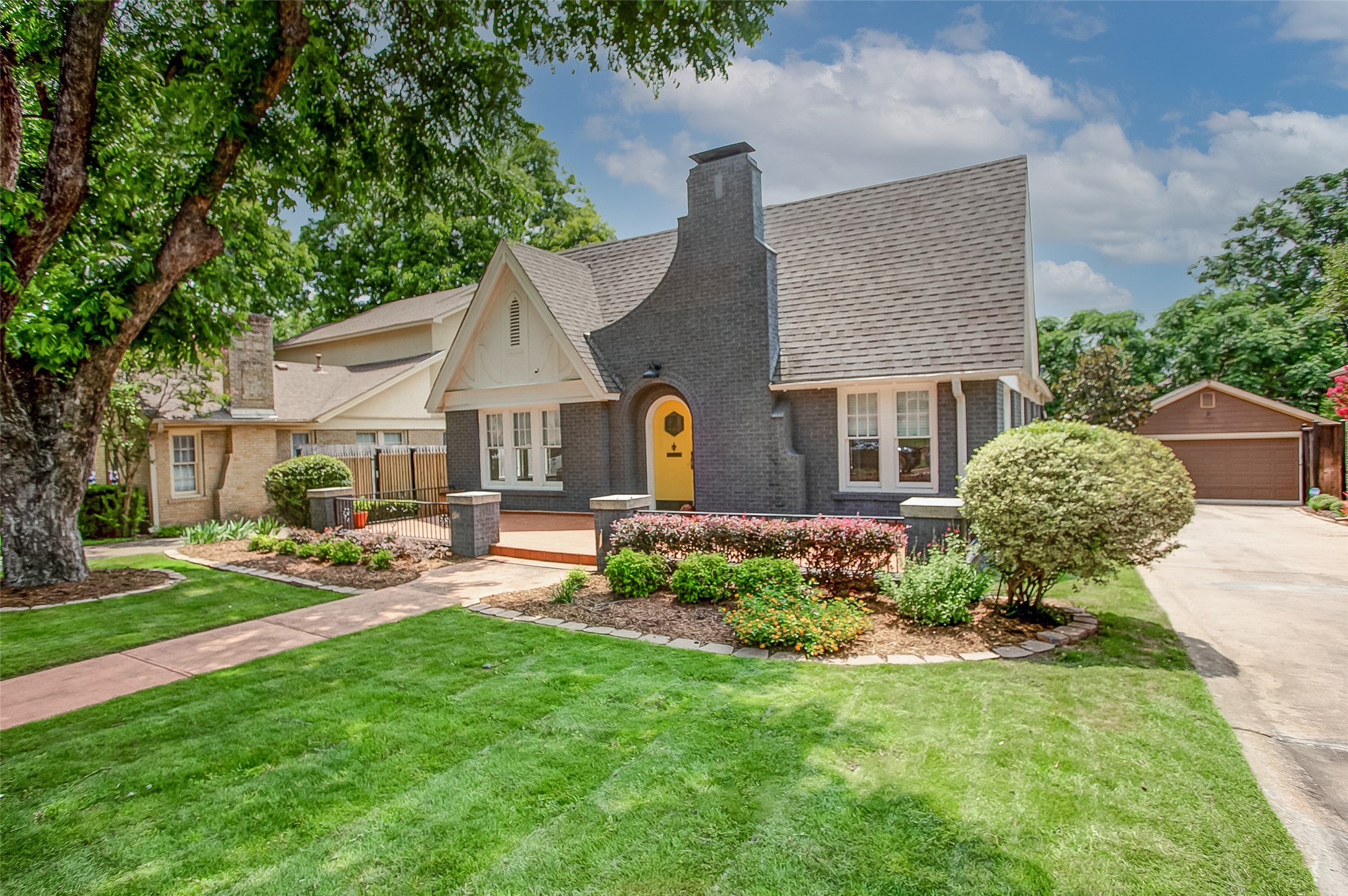 2528 Cockrell Avenue