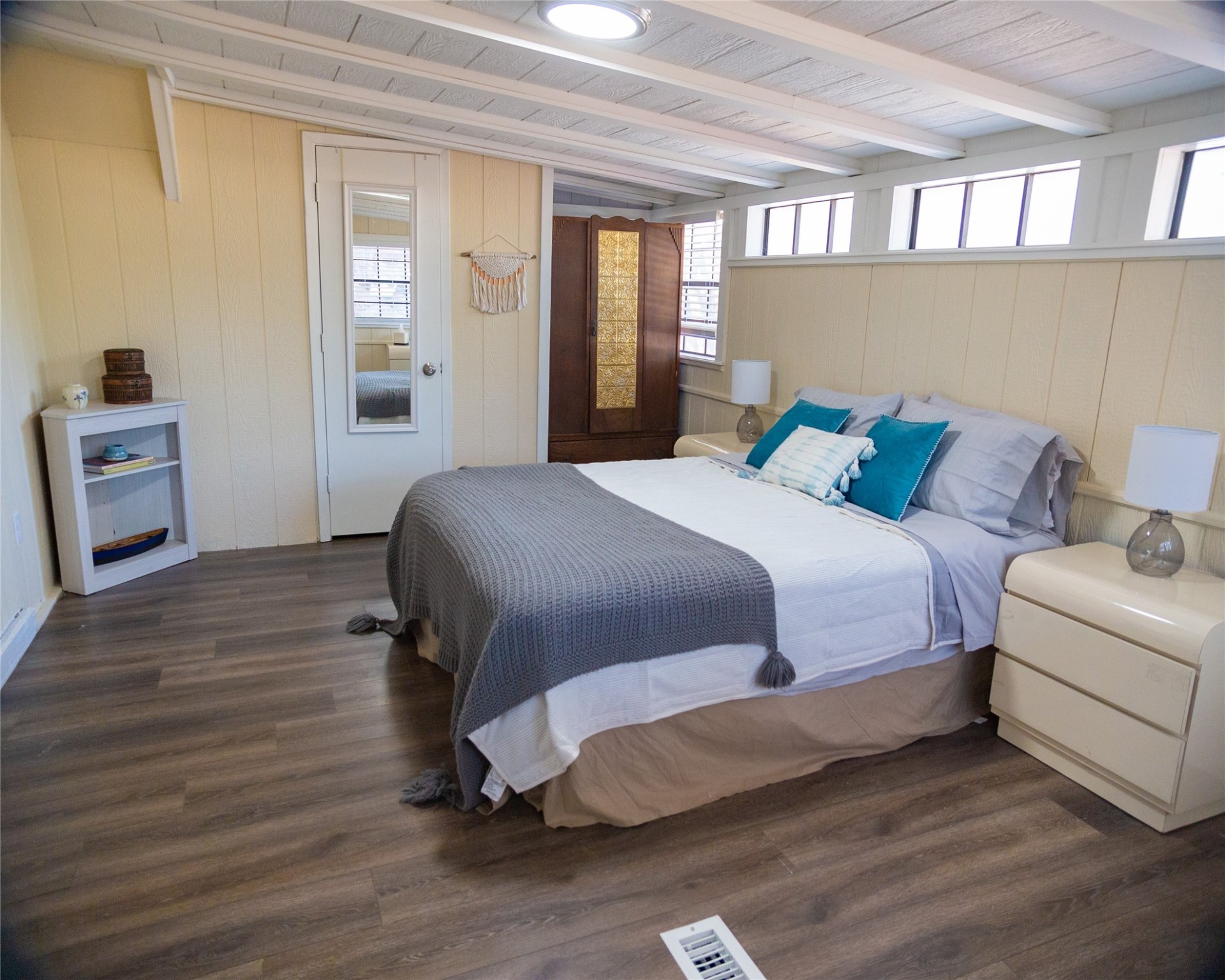 702 Western Hills Trail