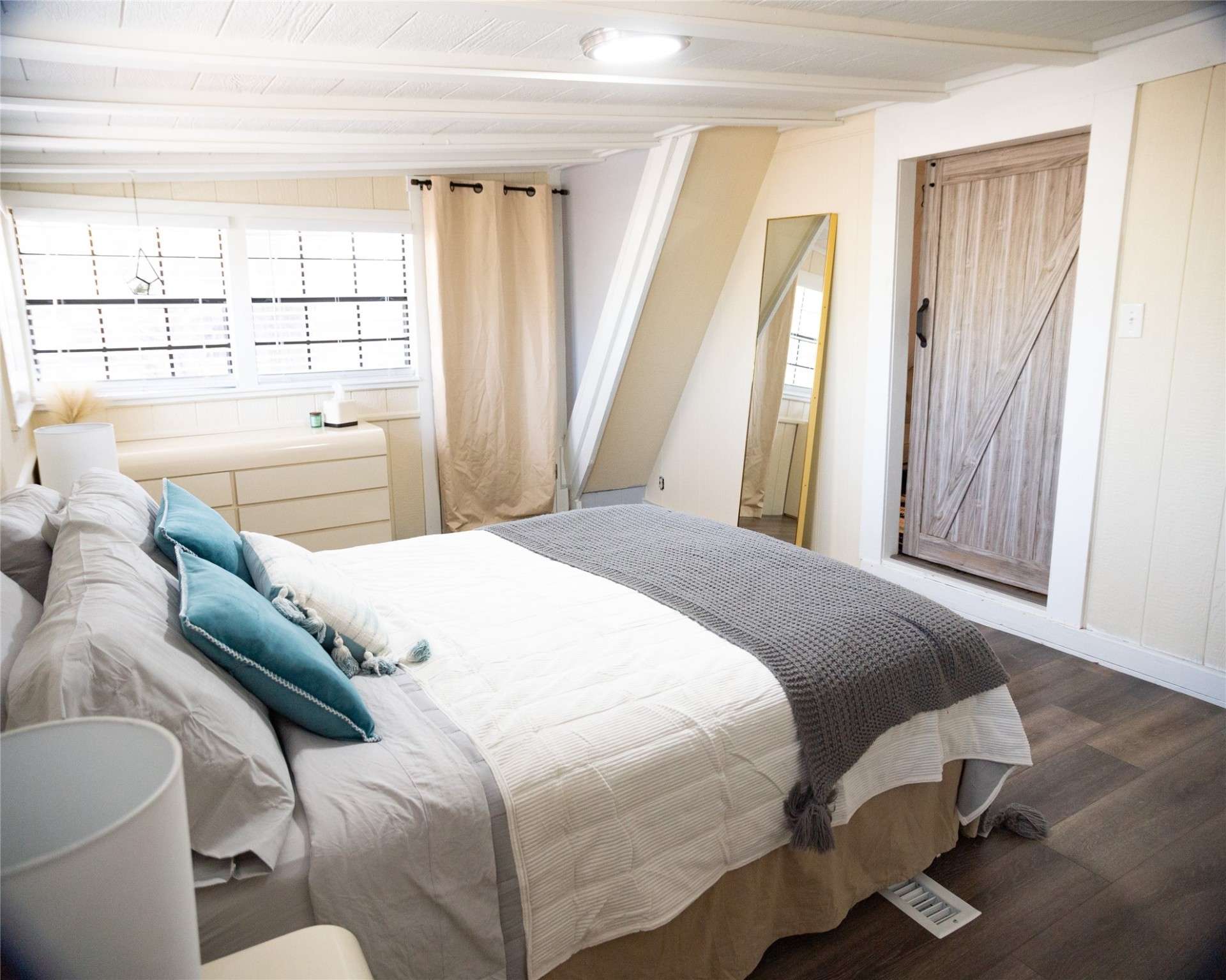 702 Western Hills Trail