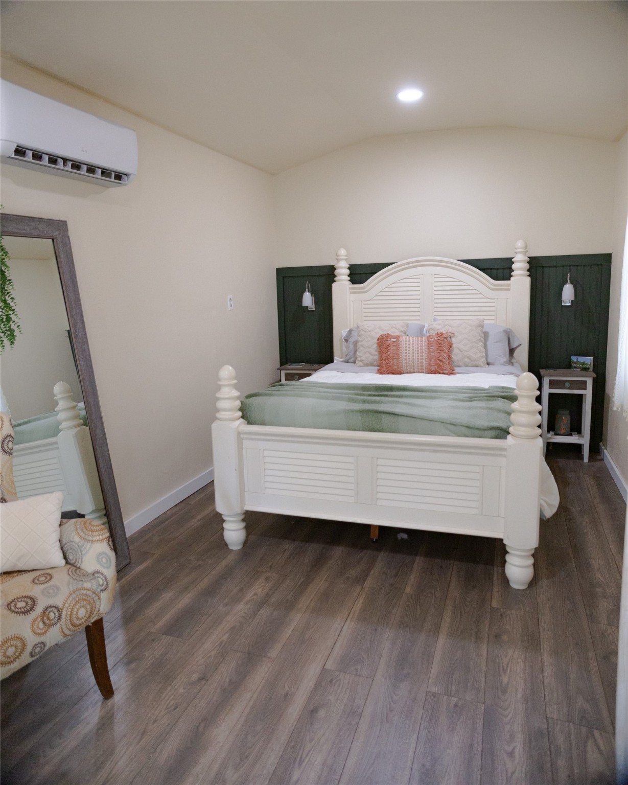 702 Western Hills Trail