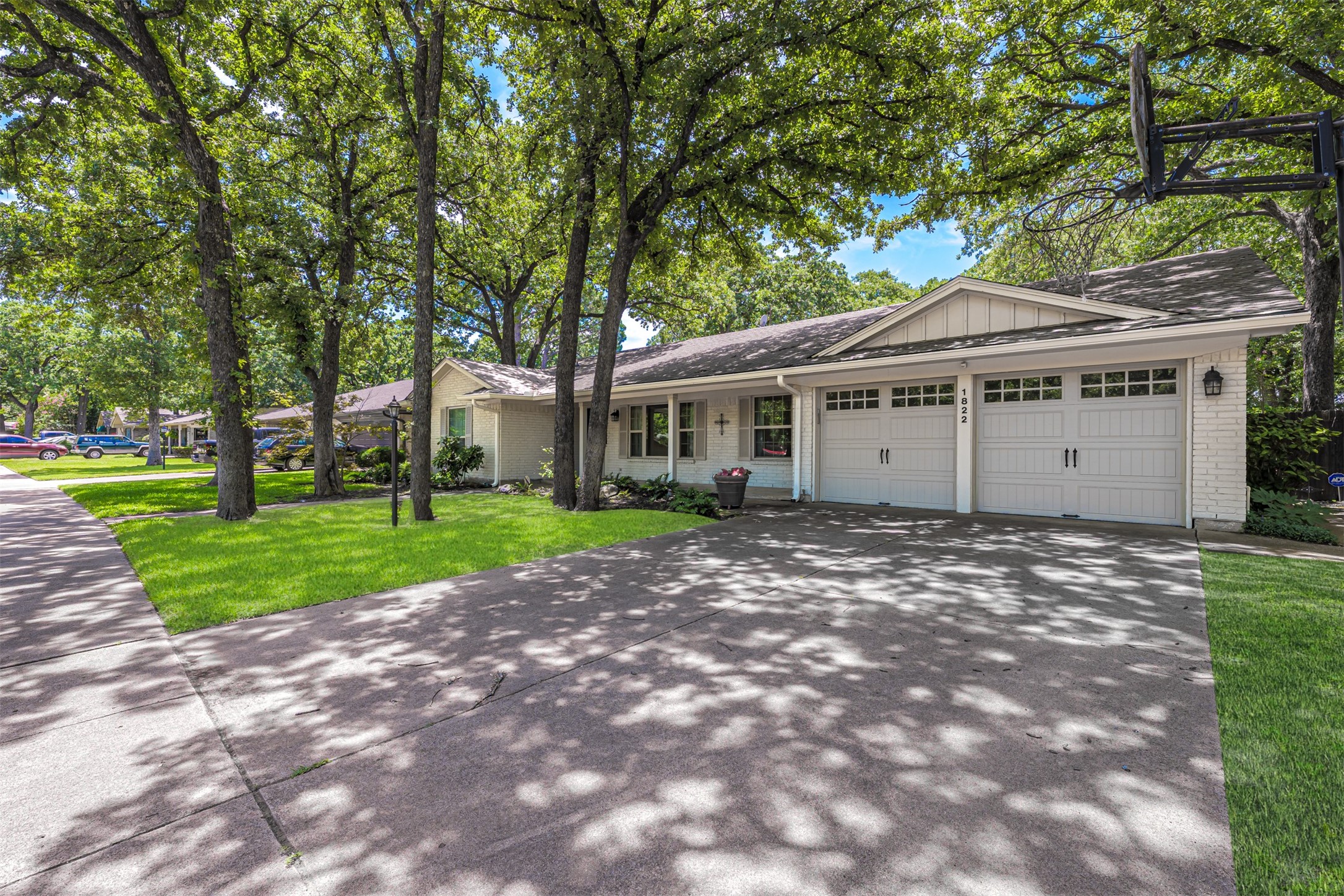 1822 Holm Oak Street