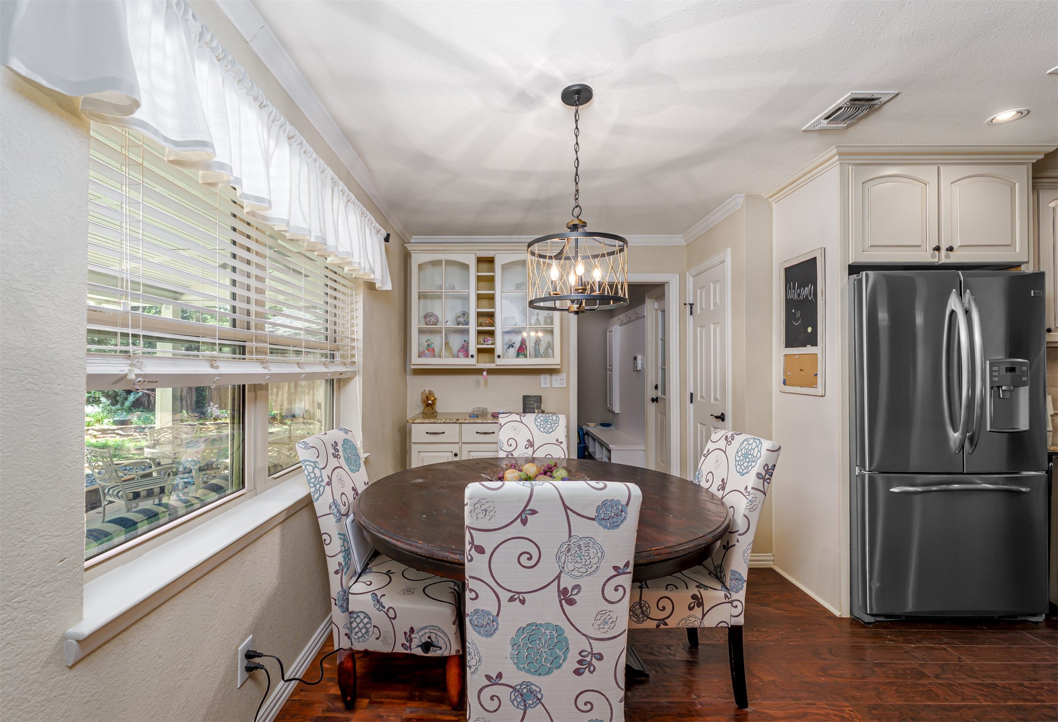 1822 Holm Oak Street