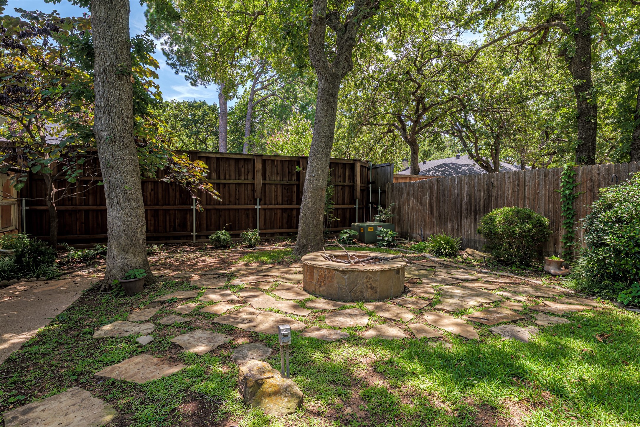 1822 Holm Oak Street