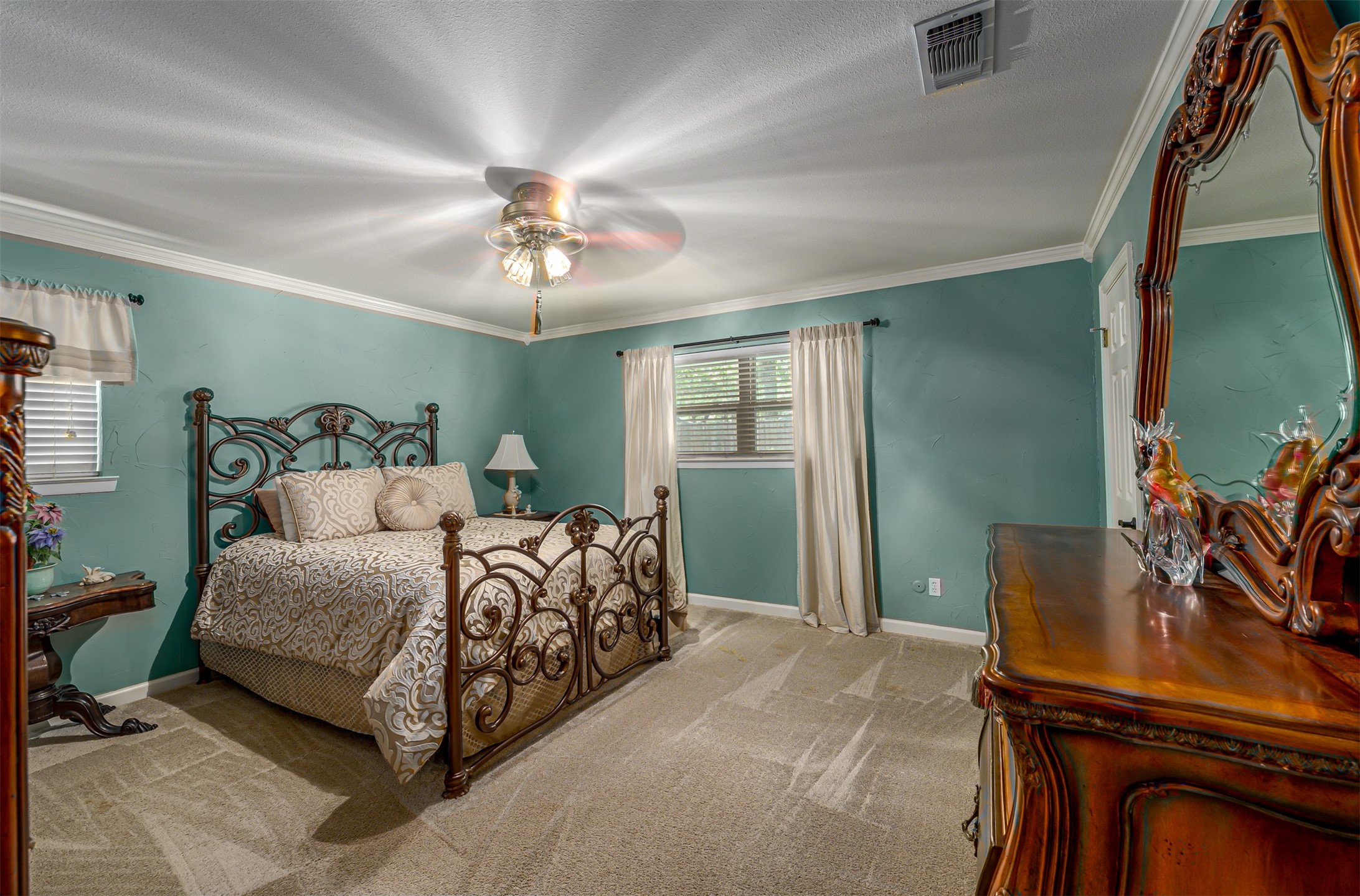 1822 Holm Oak Street