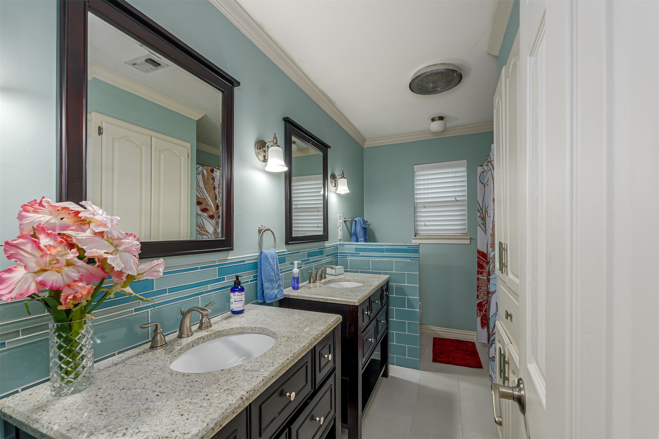 1822 Holm Oak Street