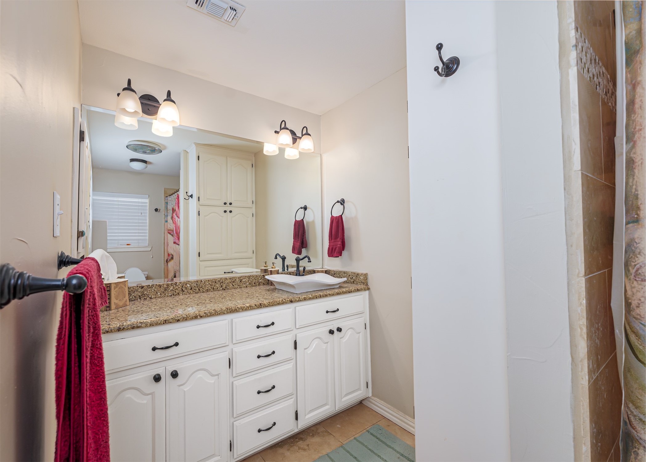 1822 Holm Oak Street