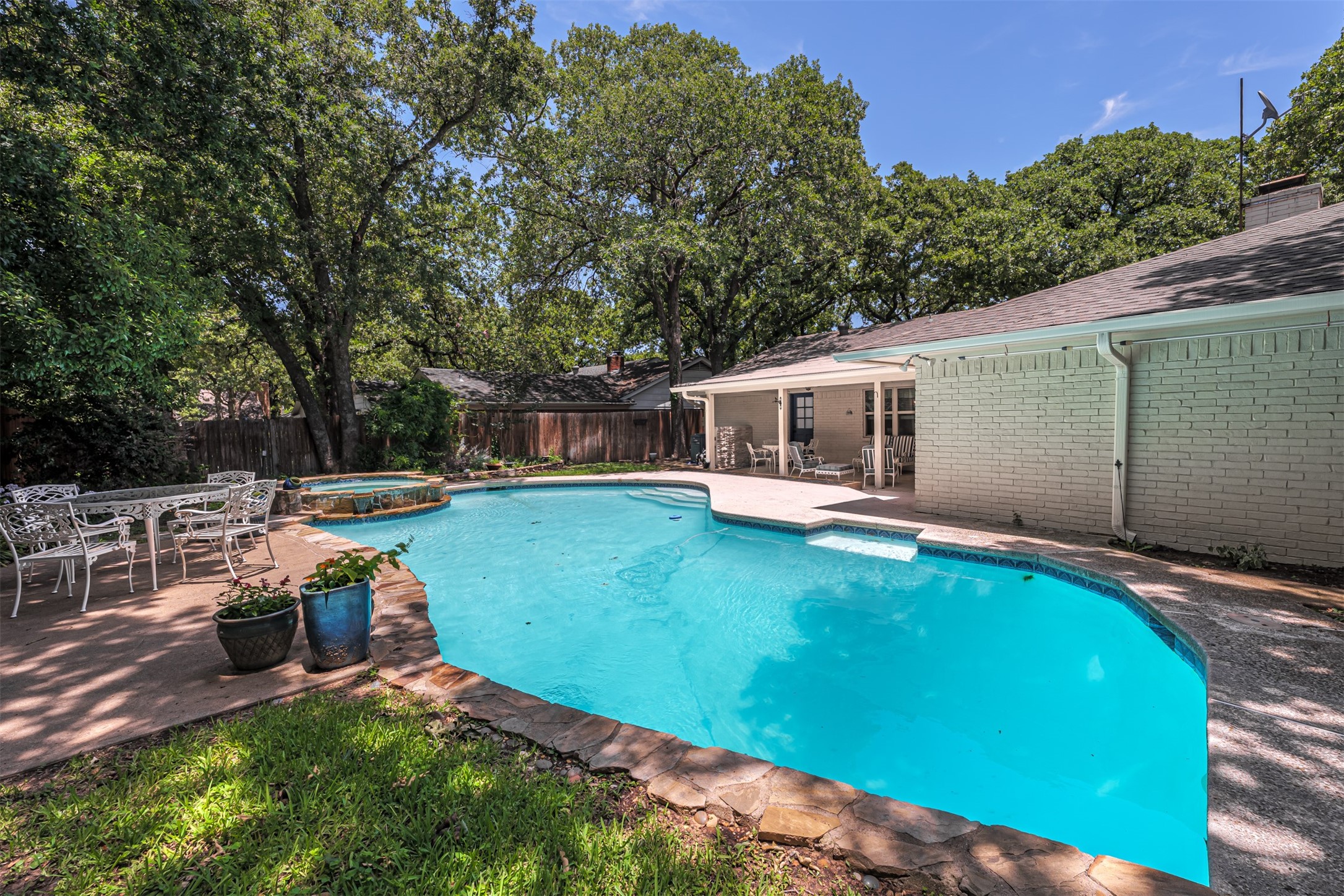 1822 Holm Oak Street