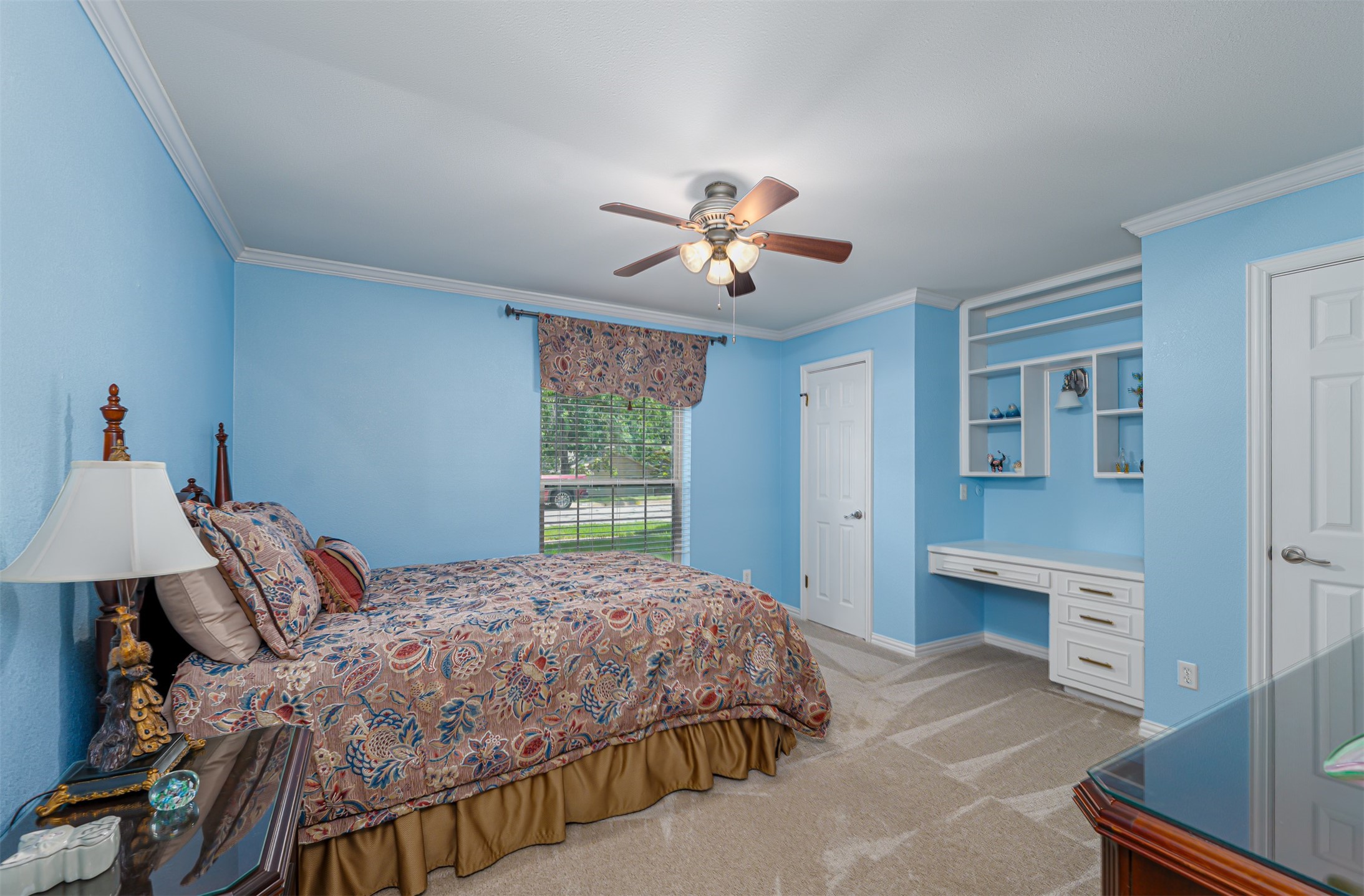 1822 Holm Oak Street