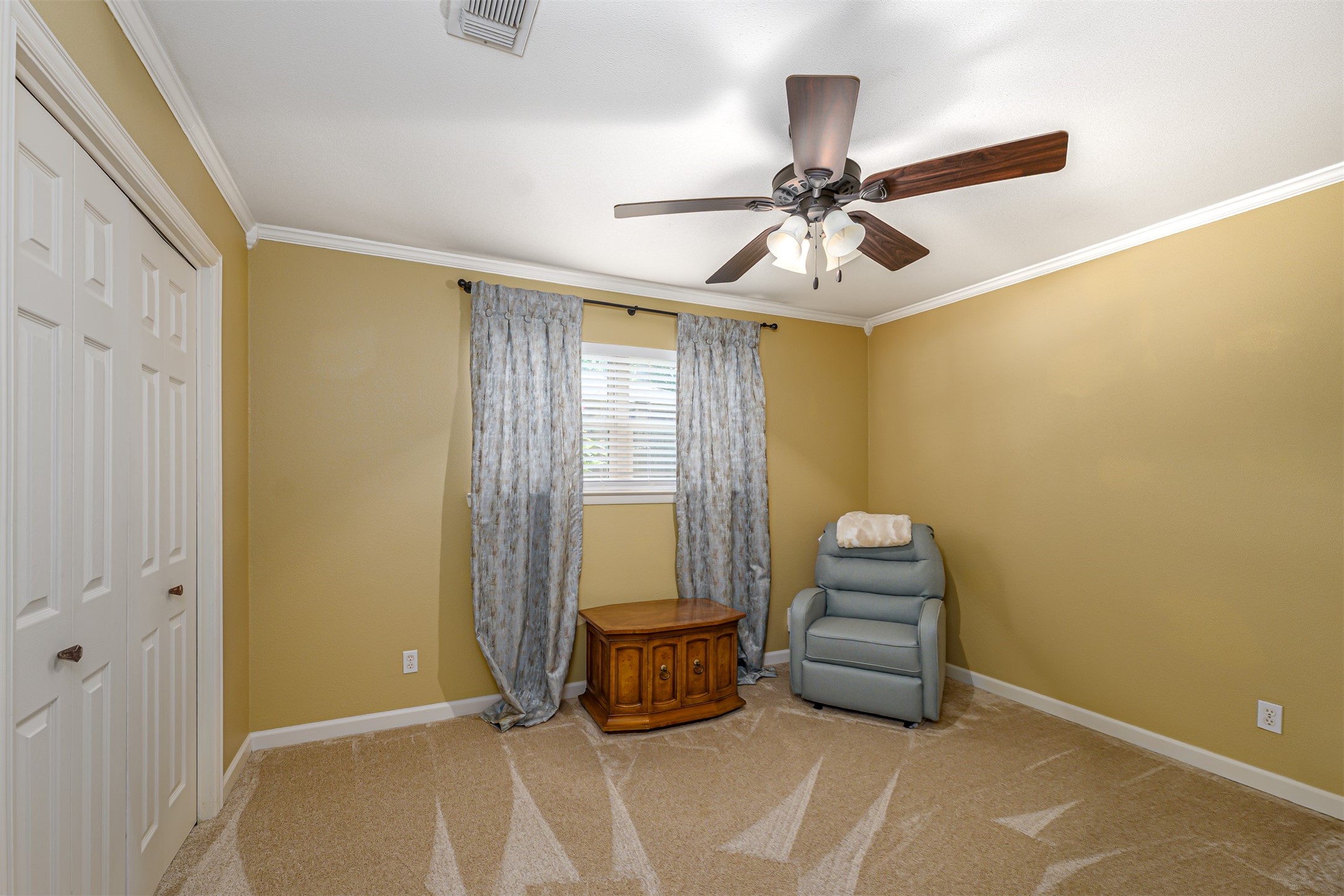 1822 Holm Oak Street