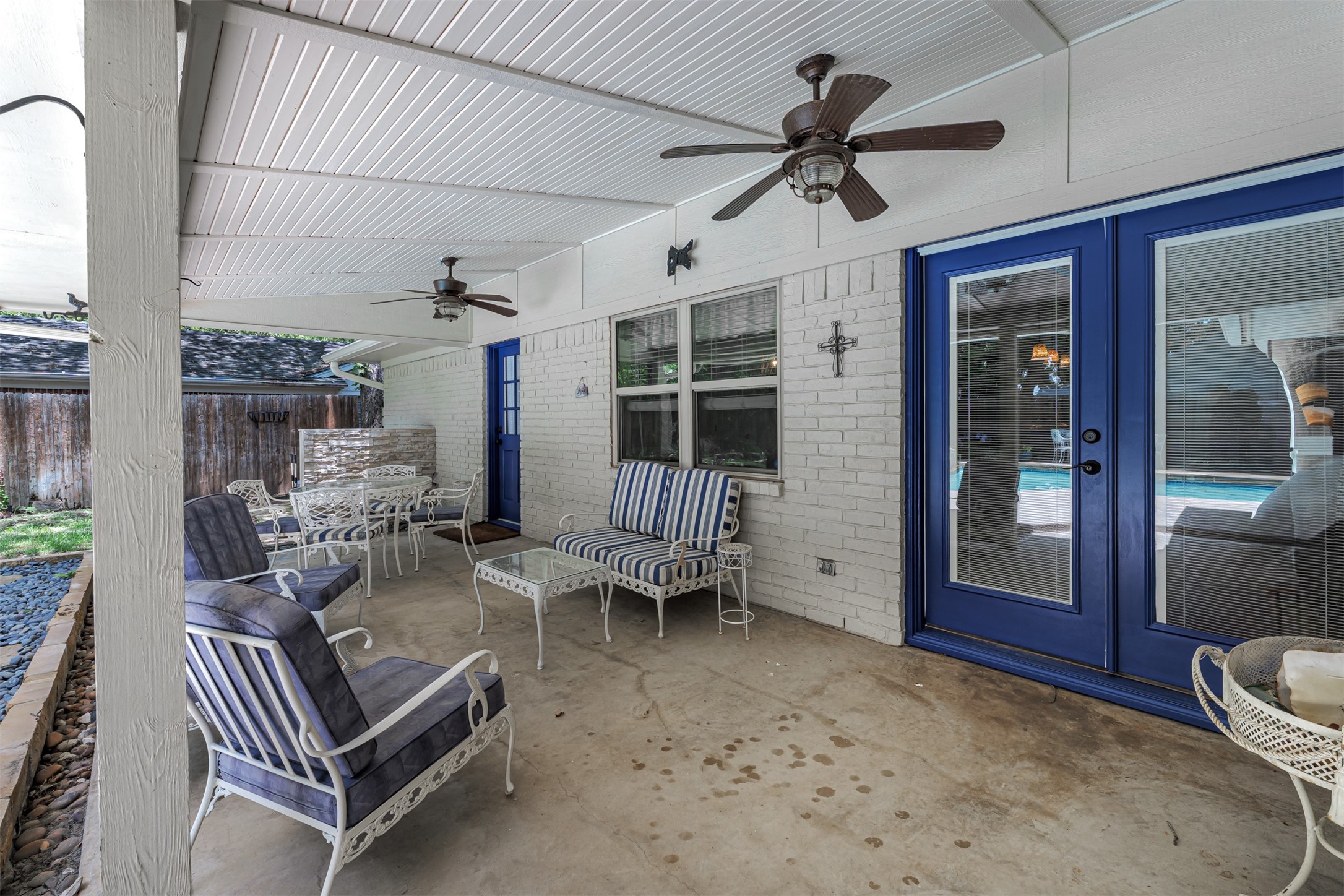 1822 Holm Oak Street