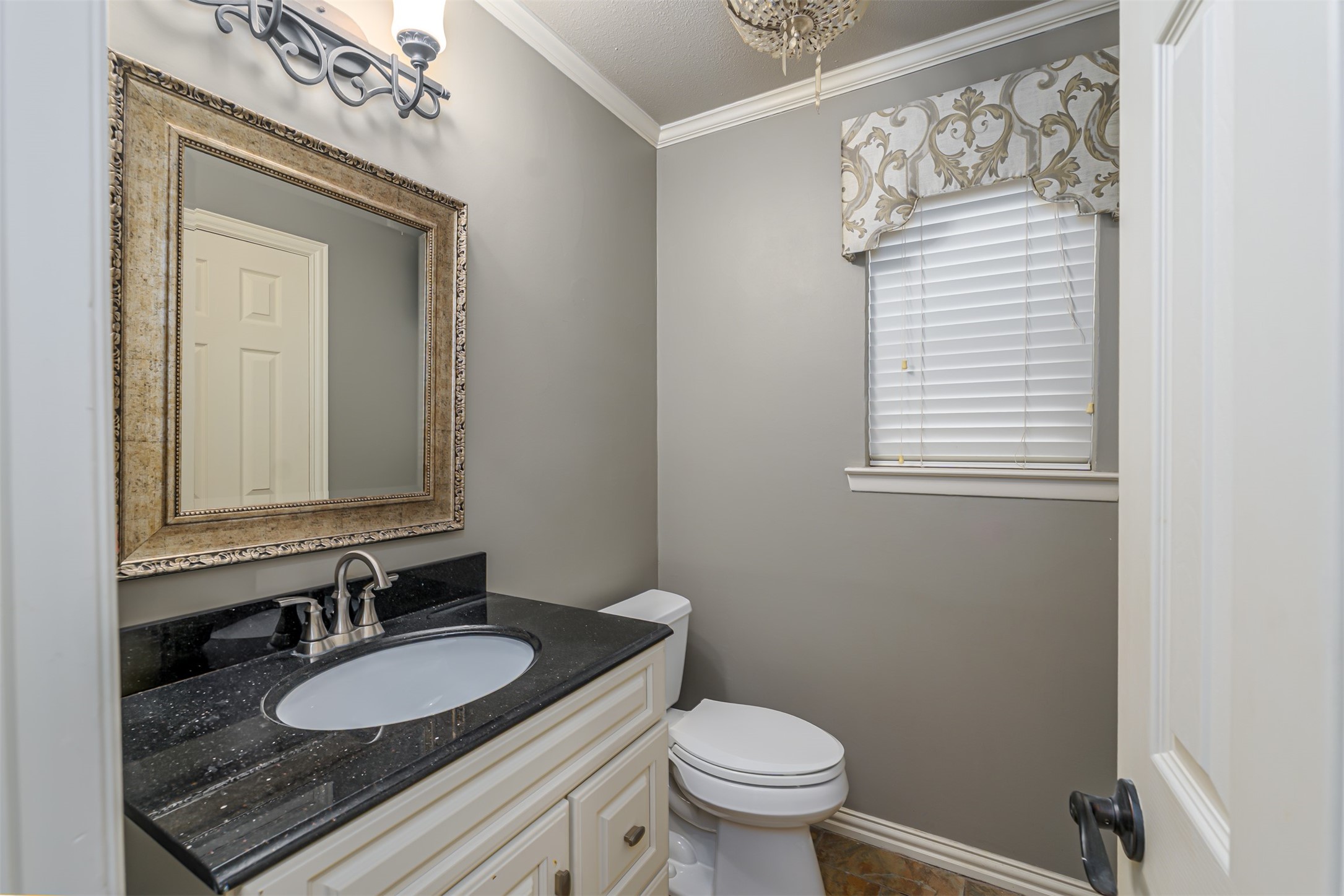 1822 Holm Oak Street