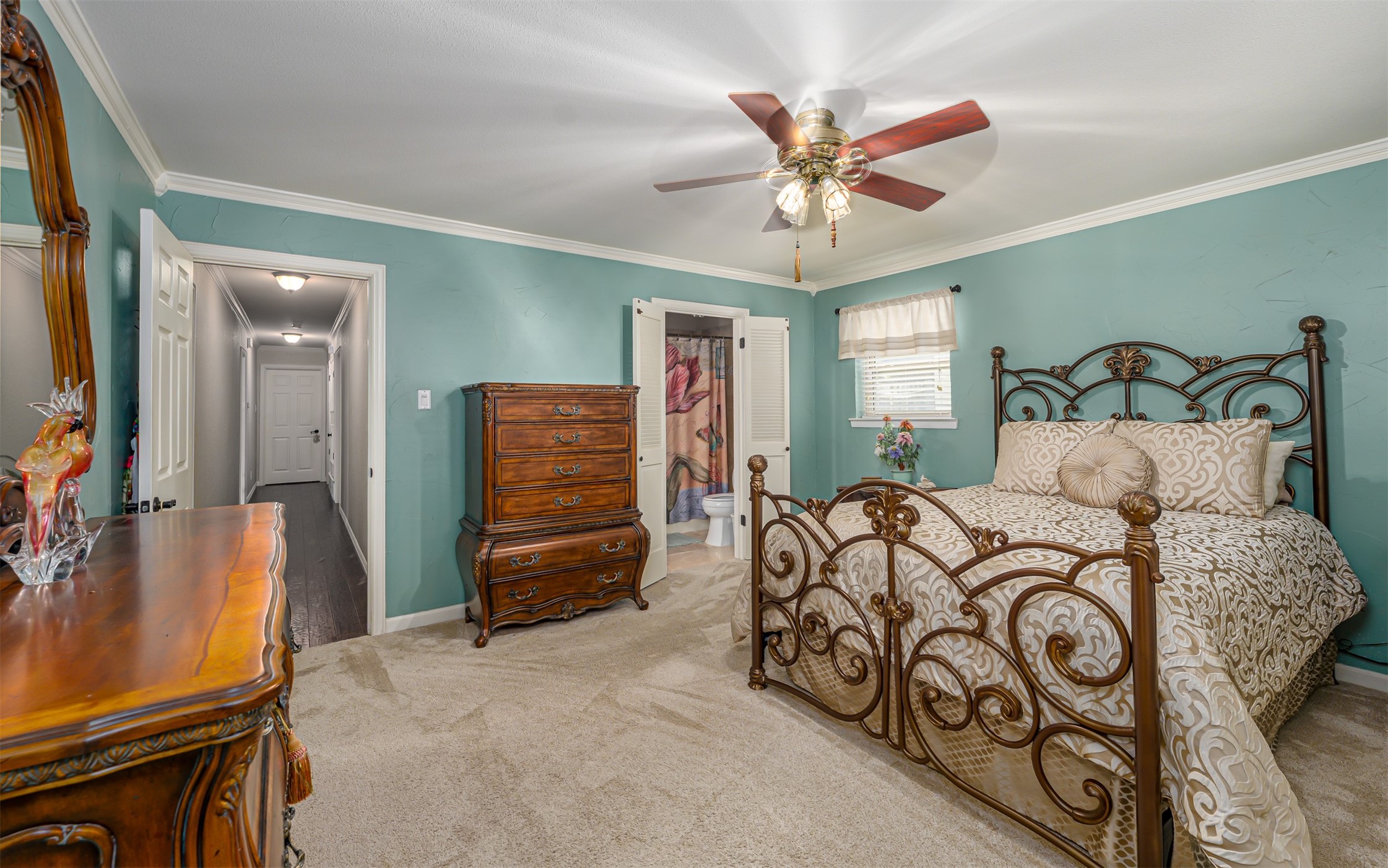 1822 Holm Oak Street