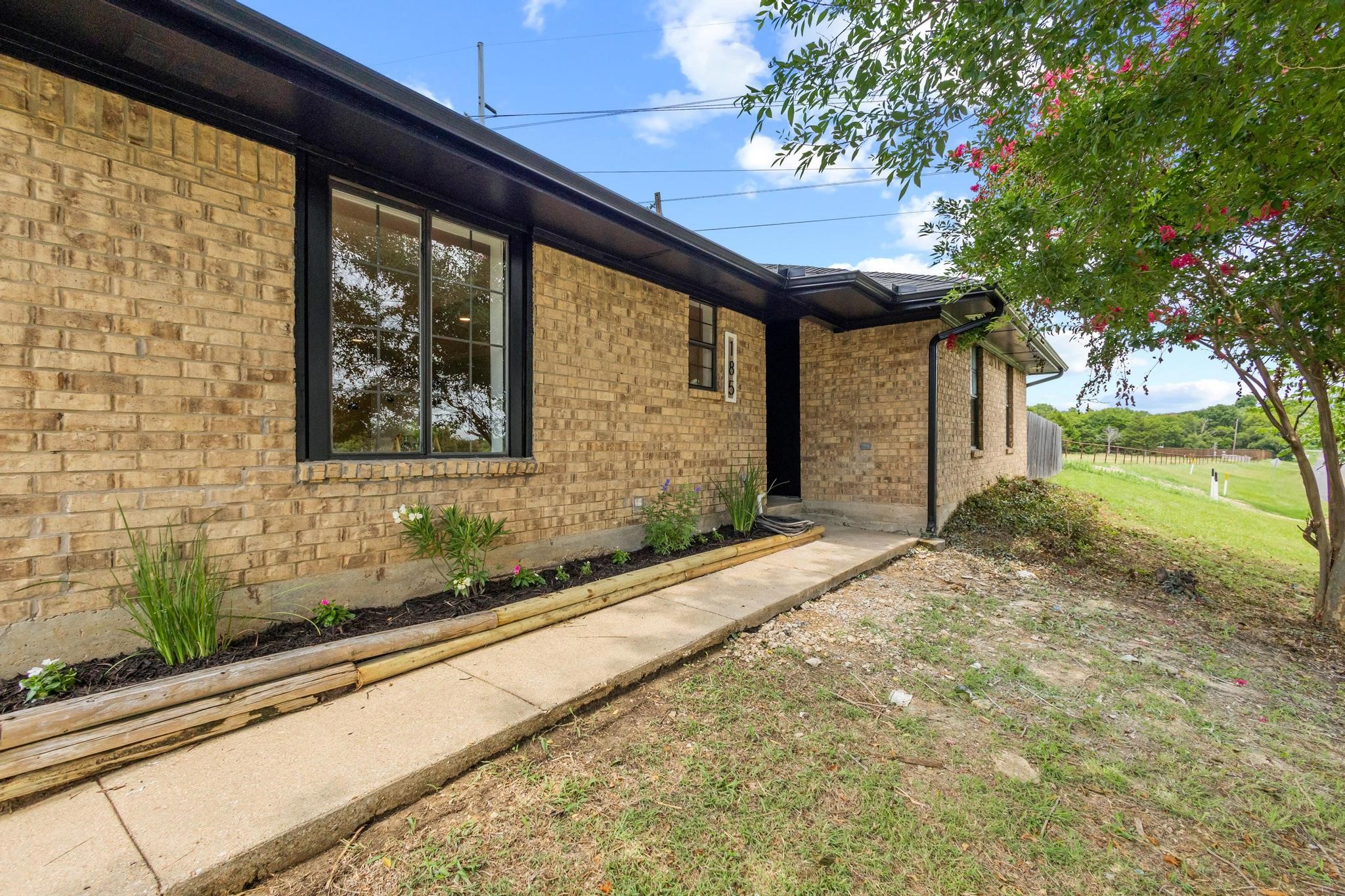 185 Lakeview Drive