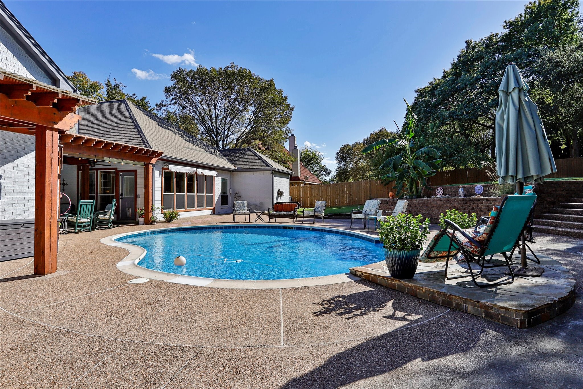 8921 Crest Wood Drive