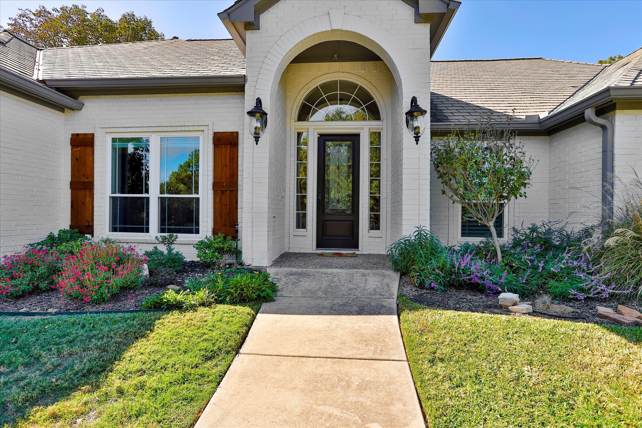 8921 Crest Wood Drive