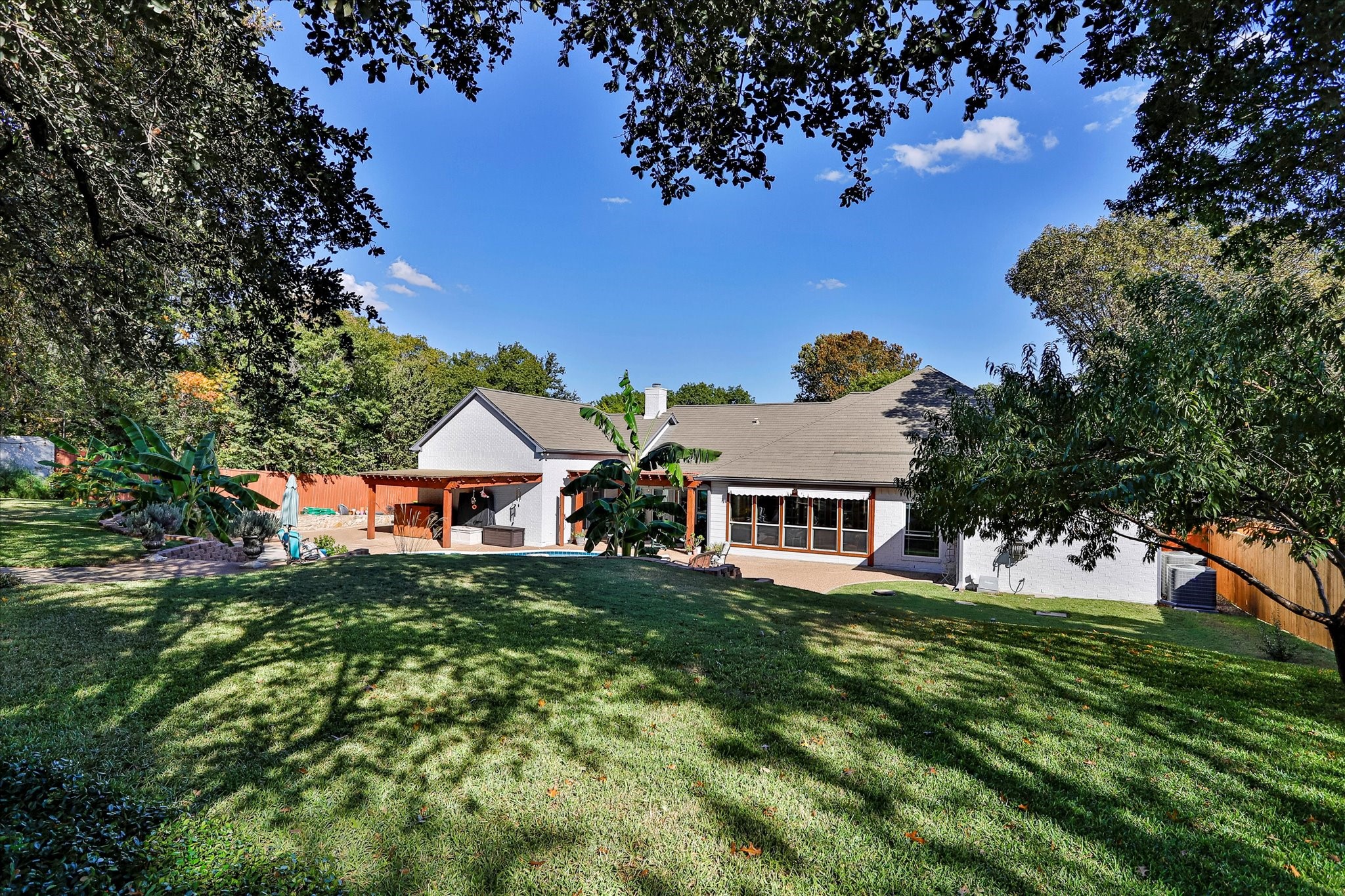 8921 Crest Wood Drive