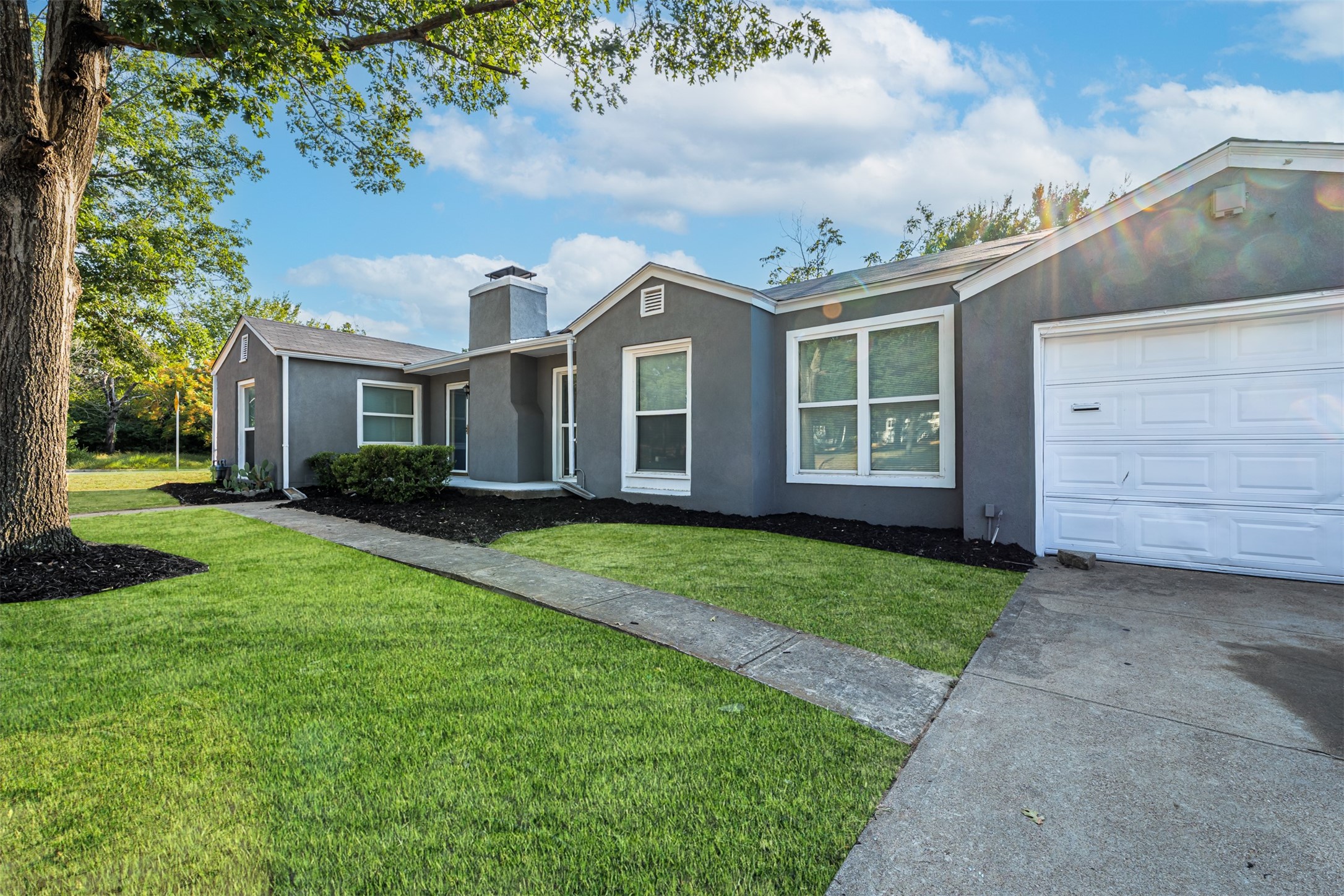 1924 N Edgewood Terrace