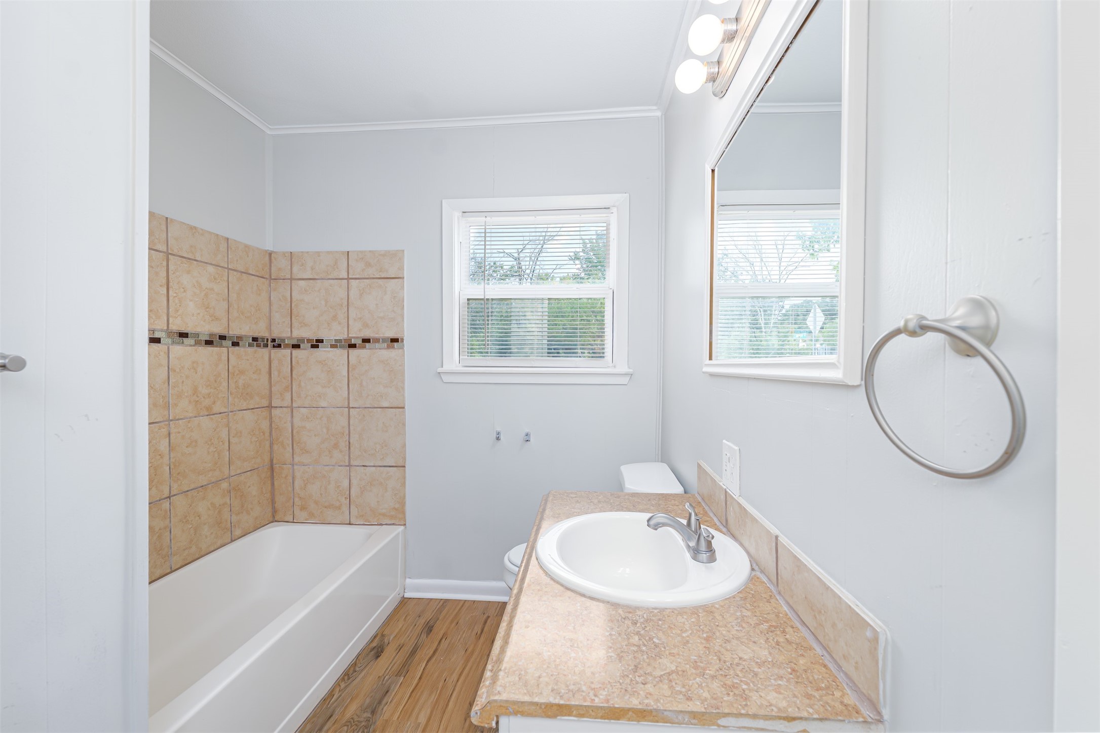 1924 N Edgewood Terrace