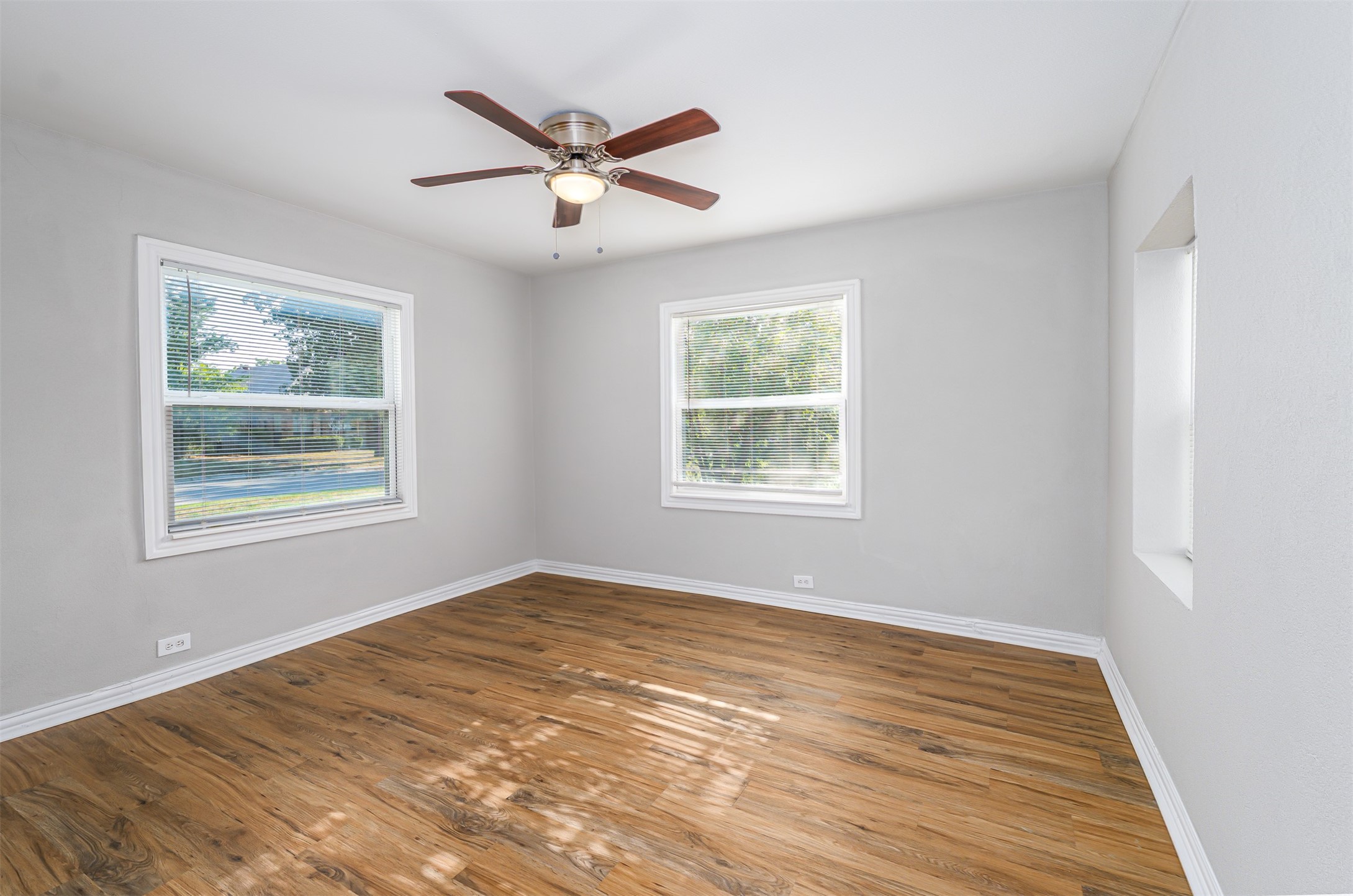 1924 N Edgewood Terrace