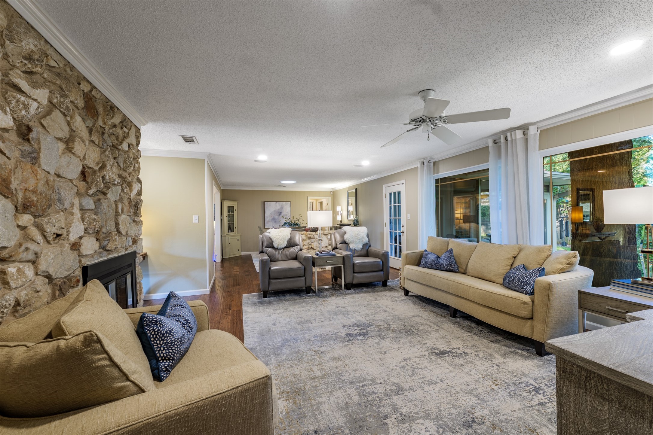 1810 Holm Oak Street