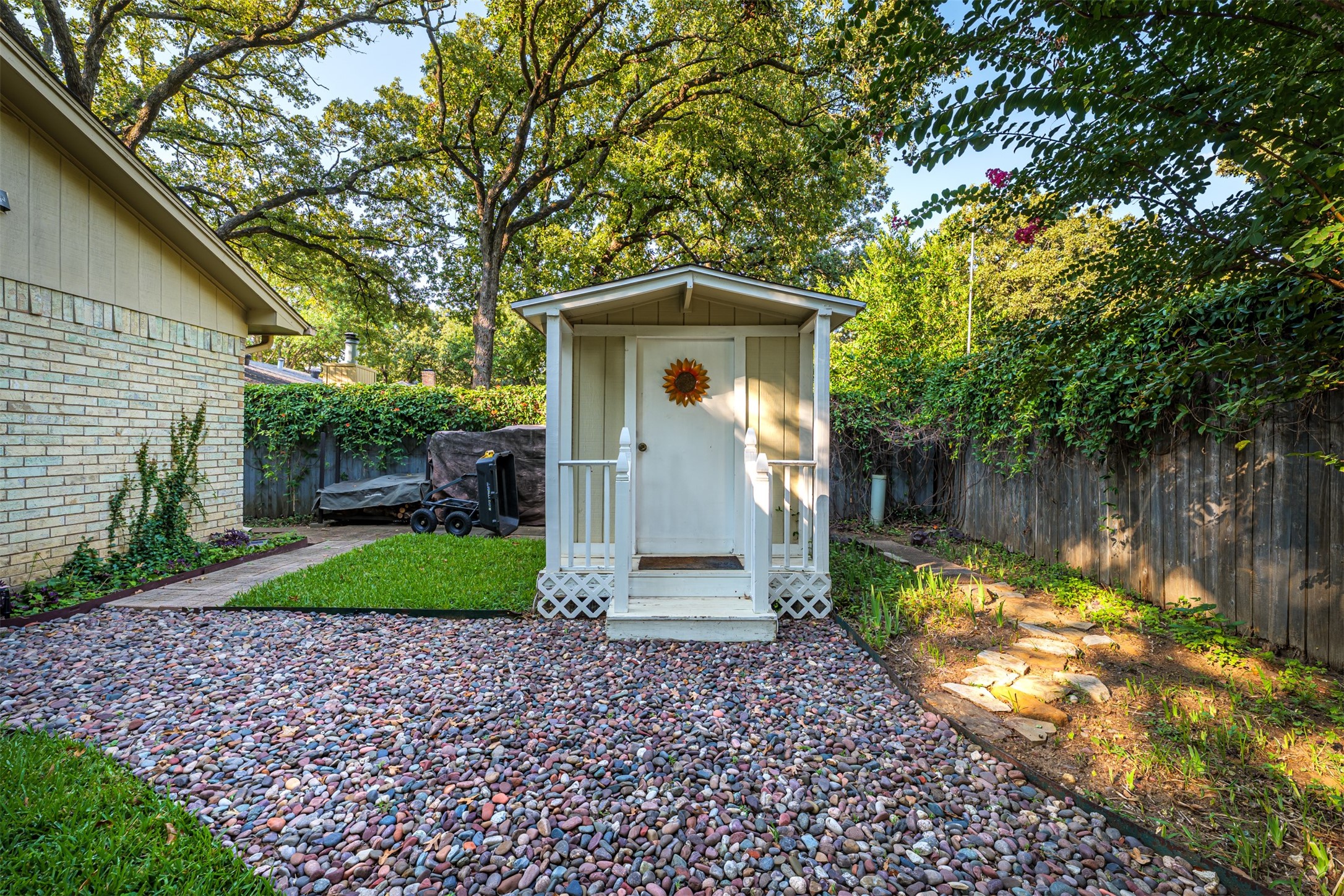 1810 Holm Oak Street