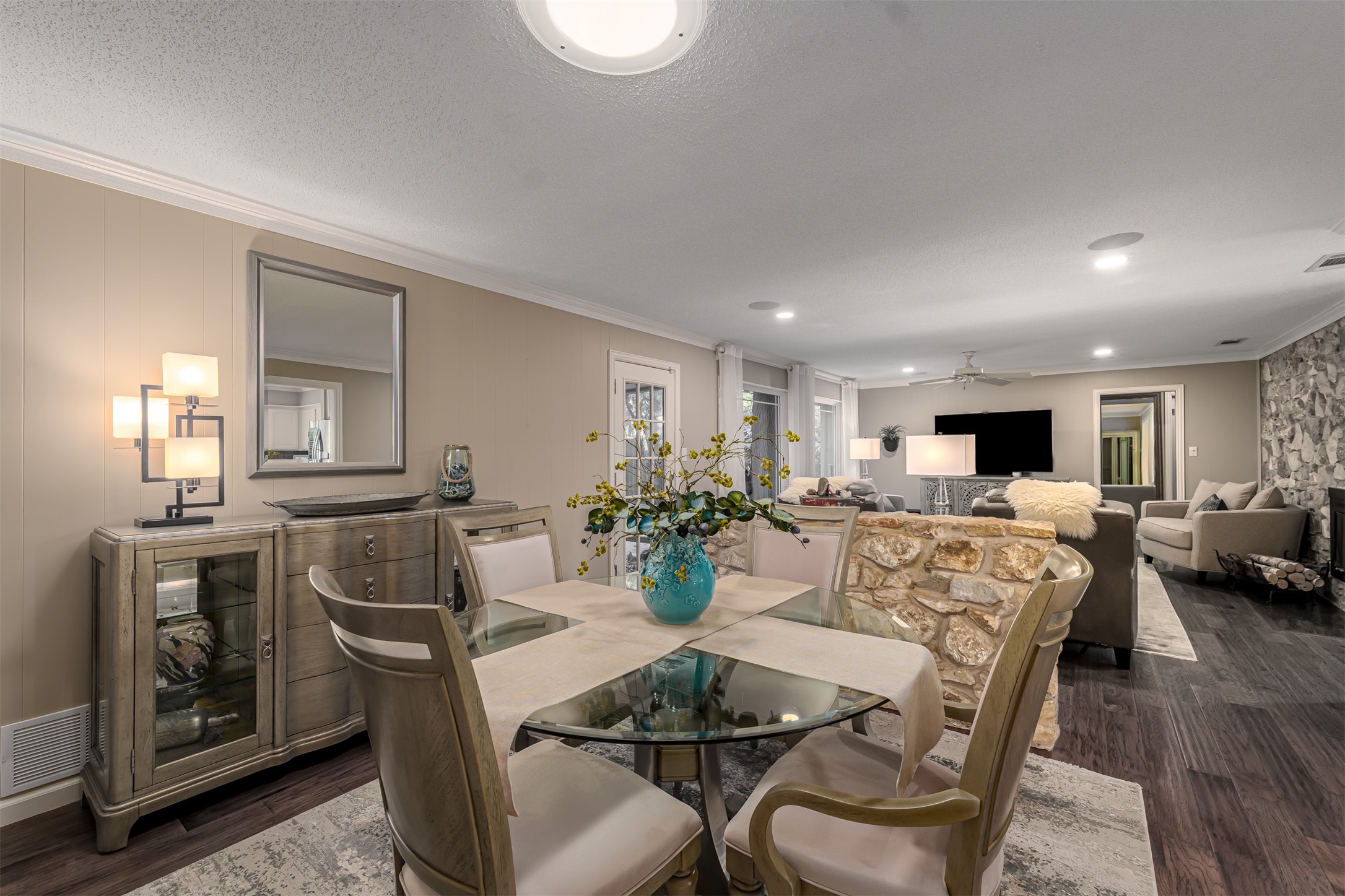 1810 Holm Oak Street