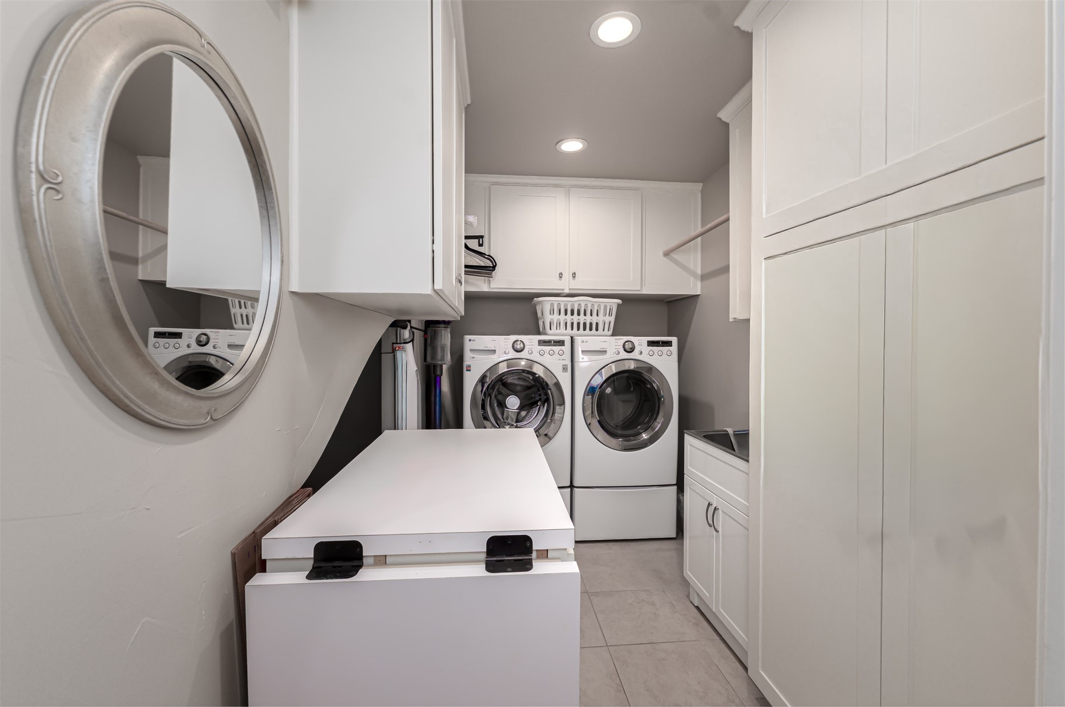 1810 Holm Oak Street