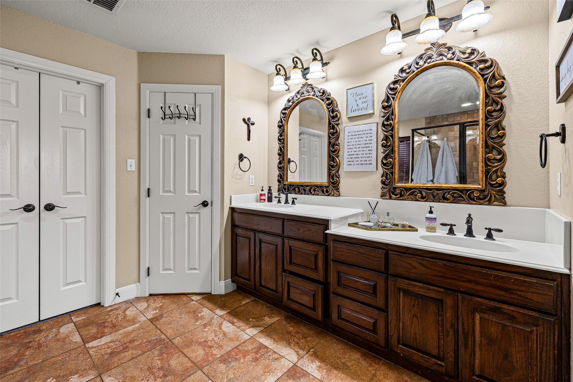 8918 N Longwood Drive