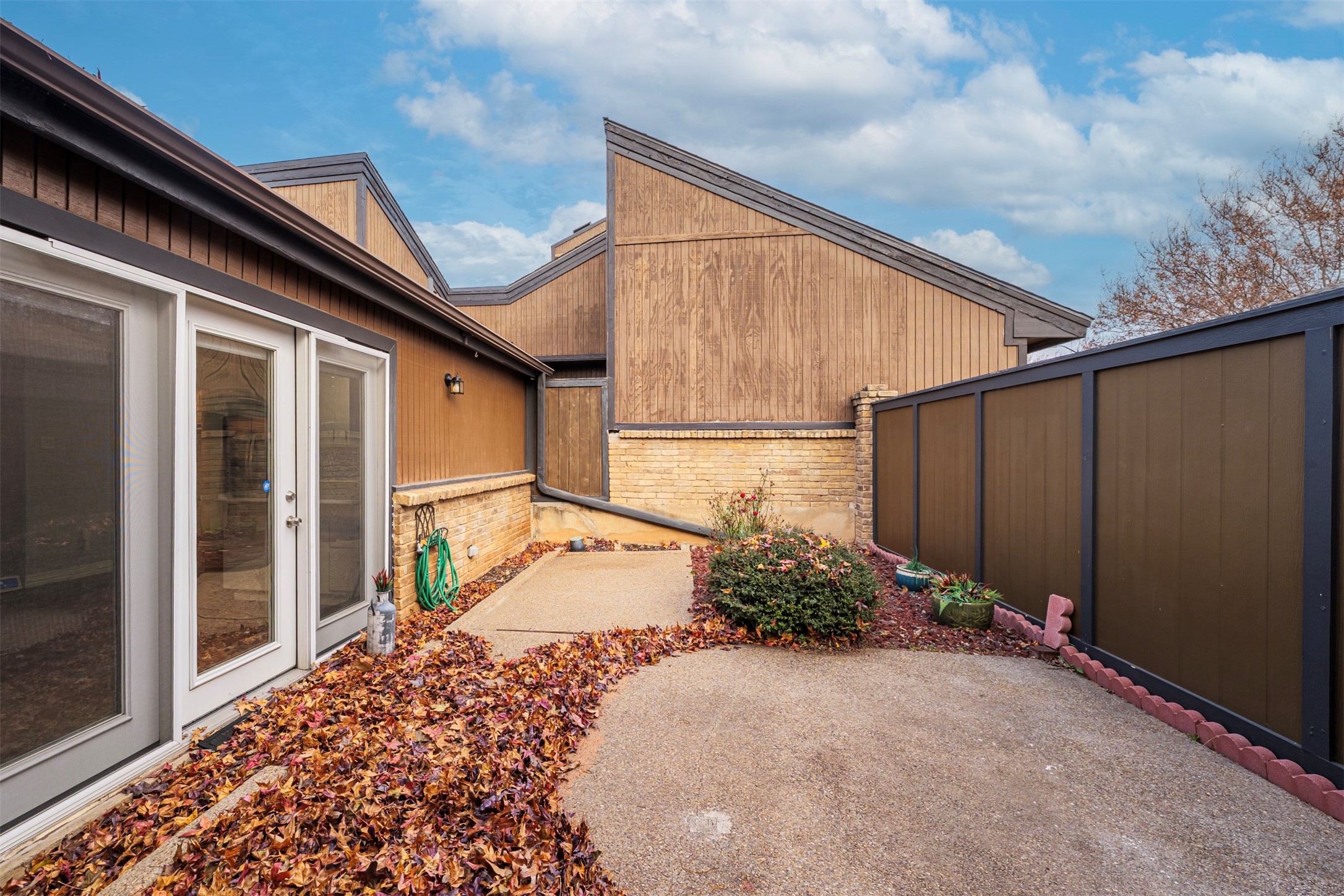 5624 Oak View Drive