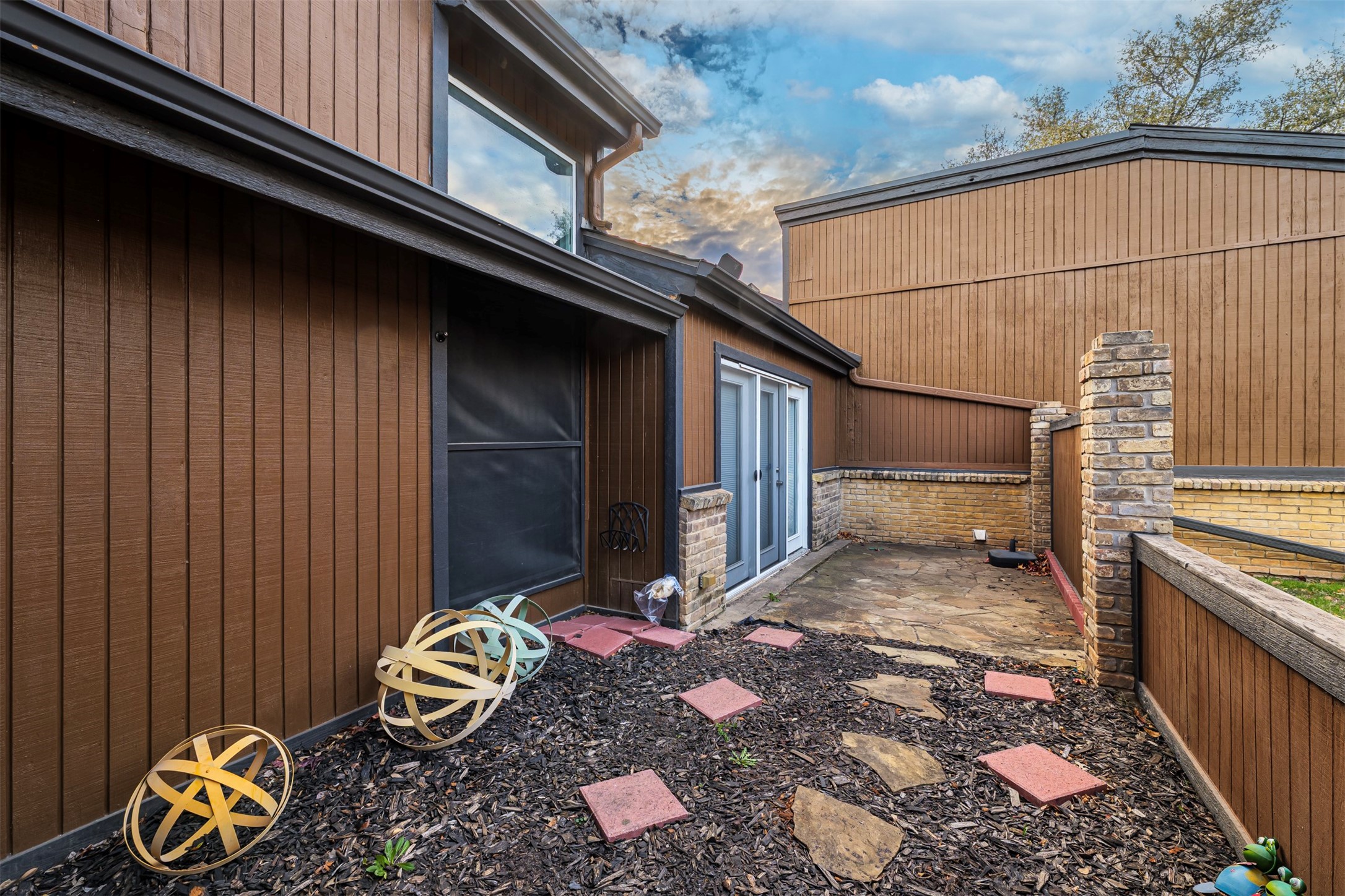 5624 Oak View Drive