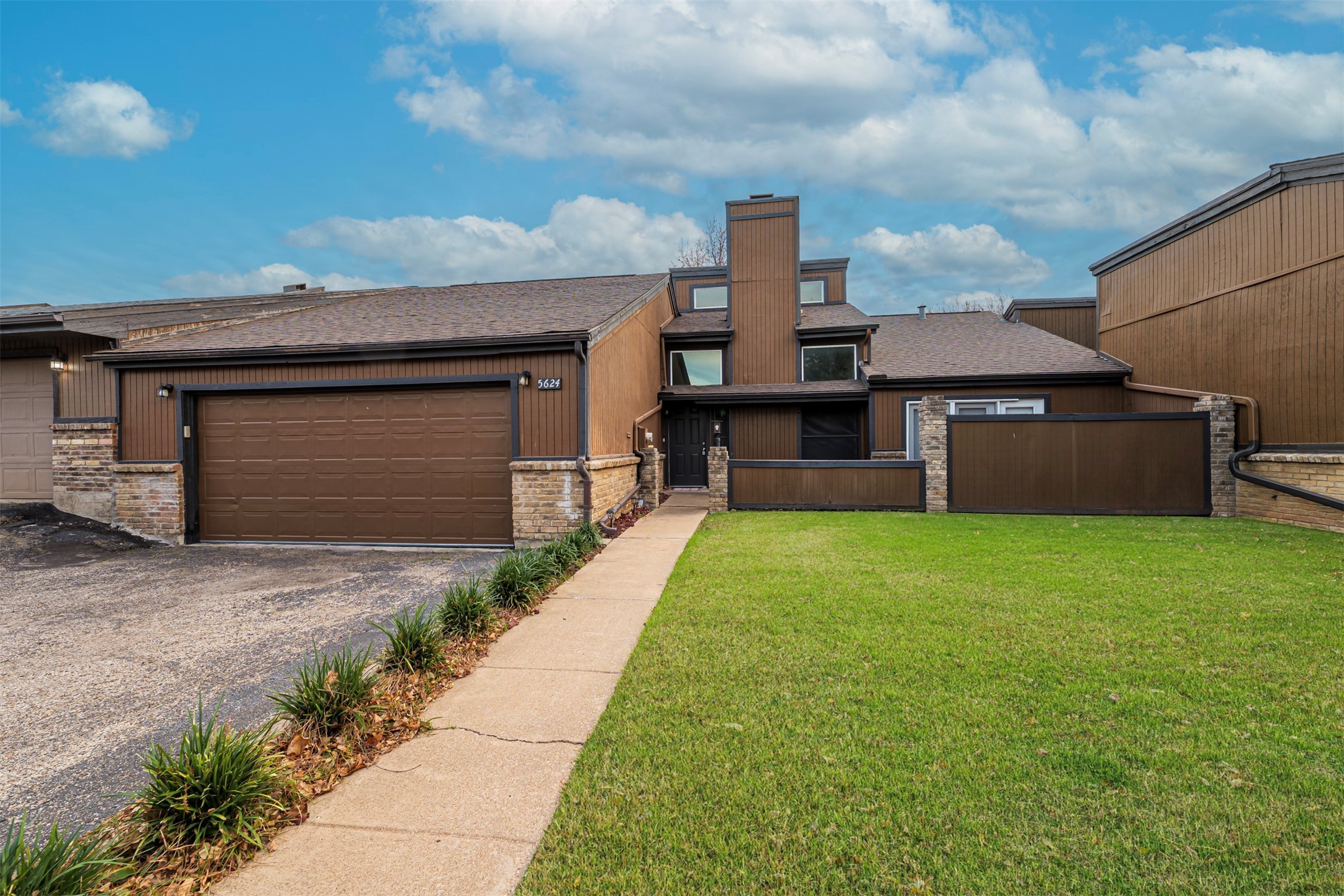 5624 Oak View Drive