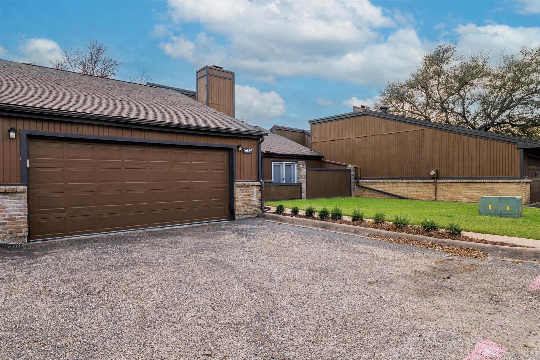 5624 Oak View Drive