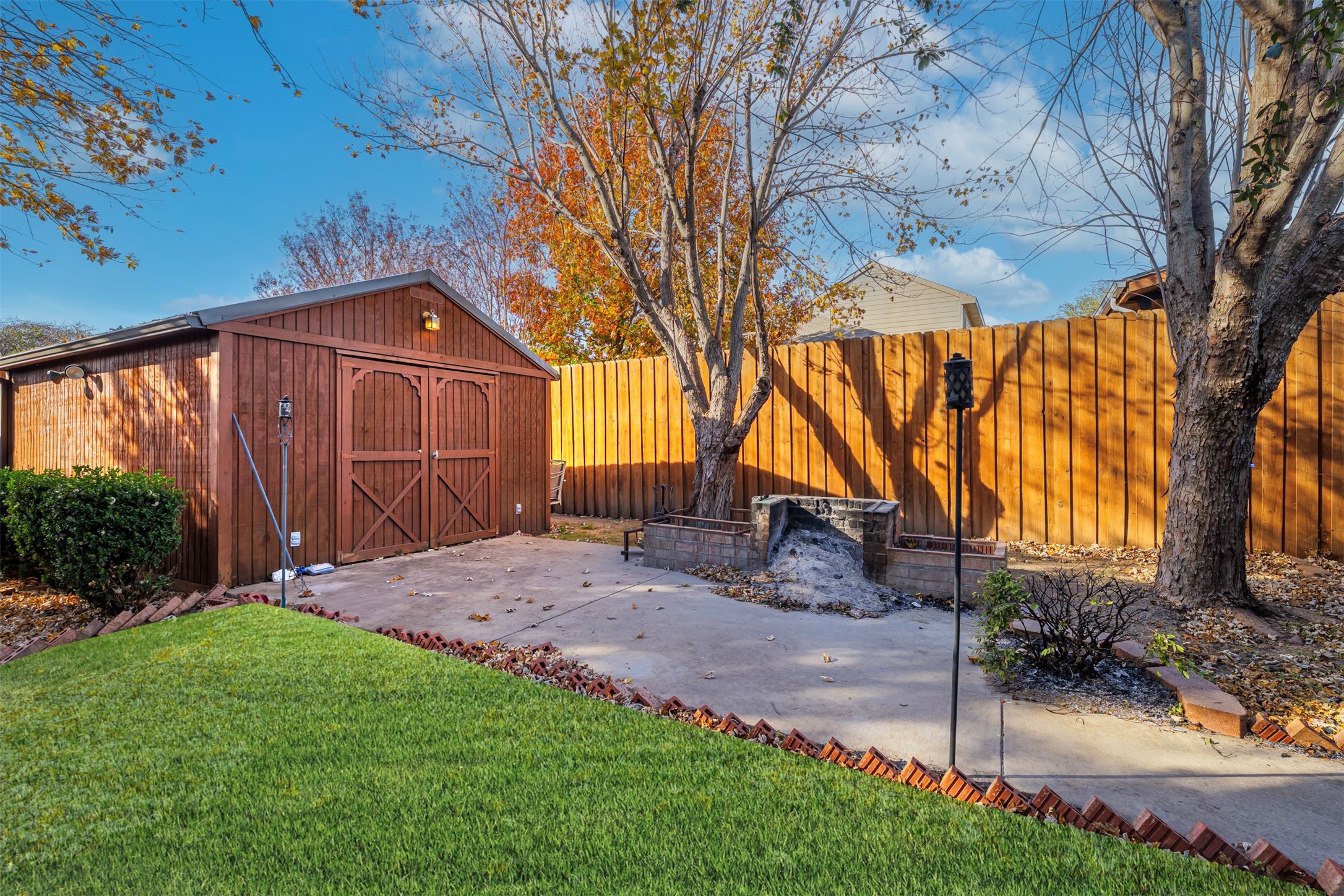 12212 Stillglen Trail