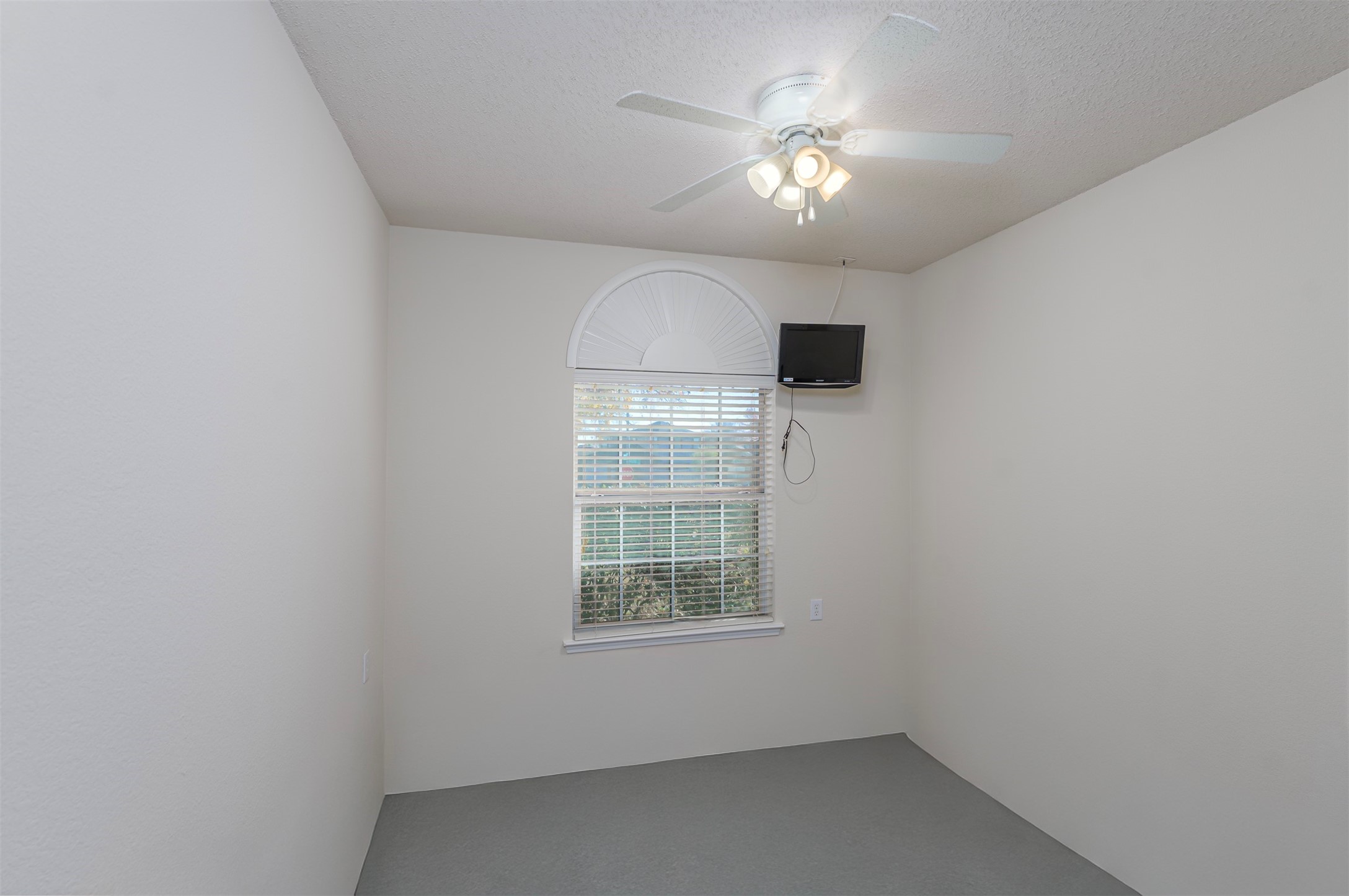 12212 Stillglen Trail