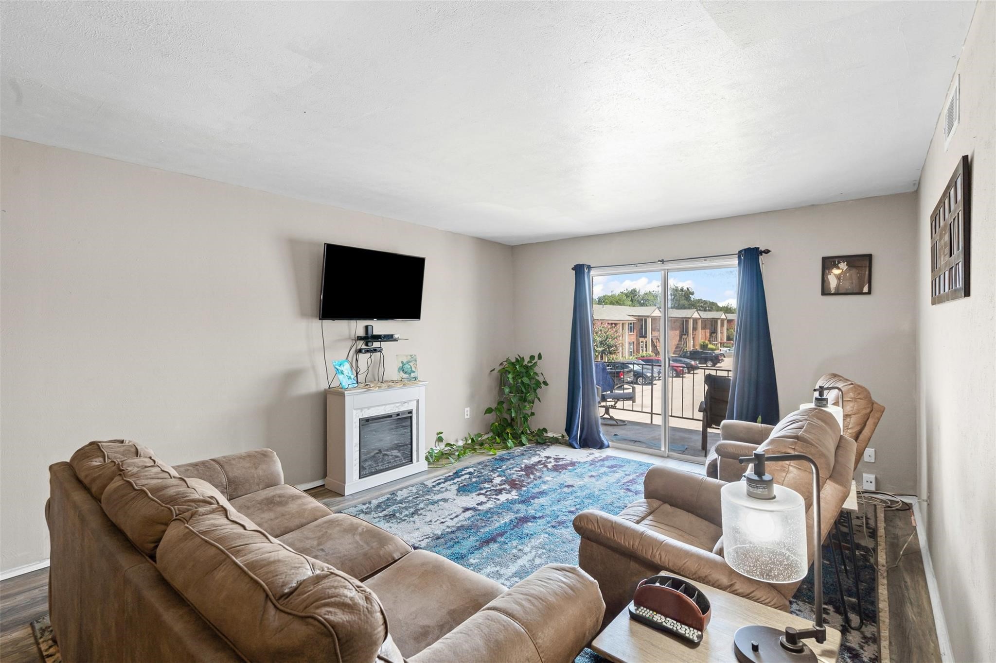 4024 Ridglea Country Club Drive 611