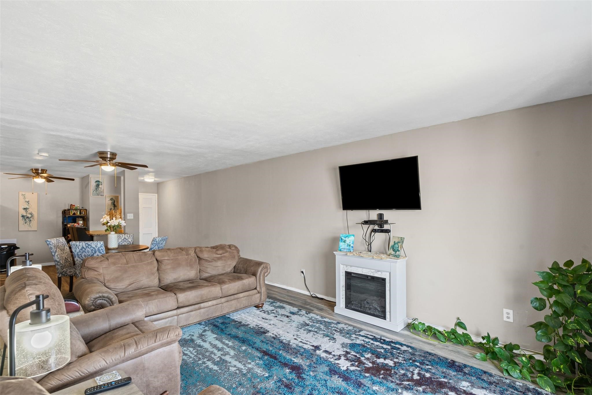 4024 Ridglea Country Club Drive 611