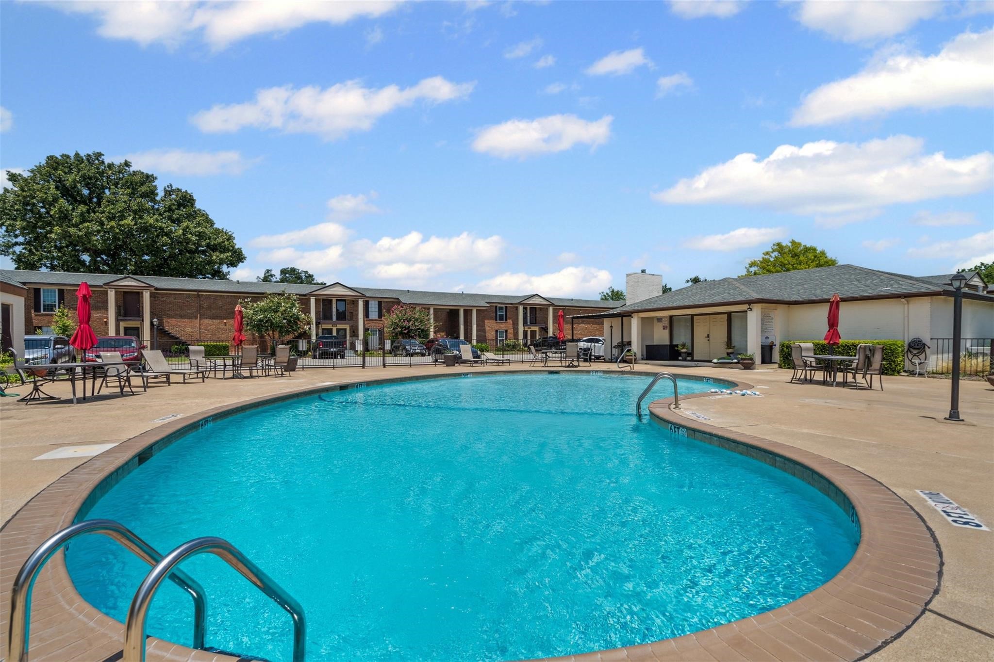 4024 Ridglea Country Club Drive 611