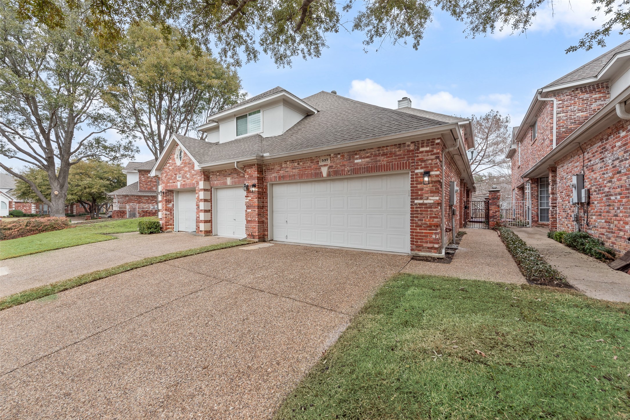 537 Lochngreen Trail